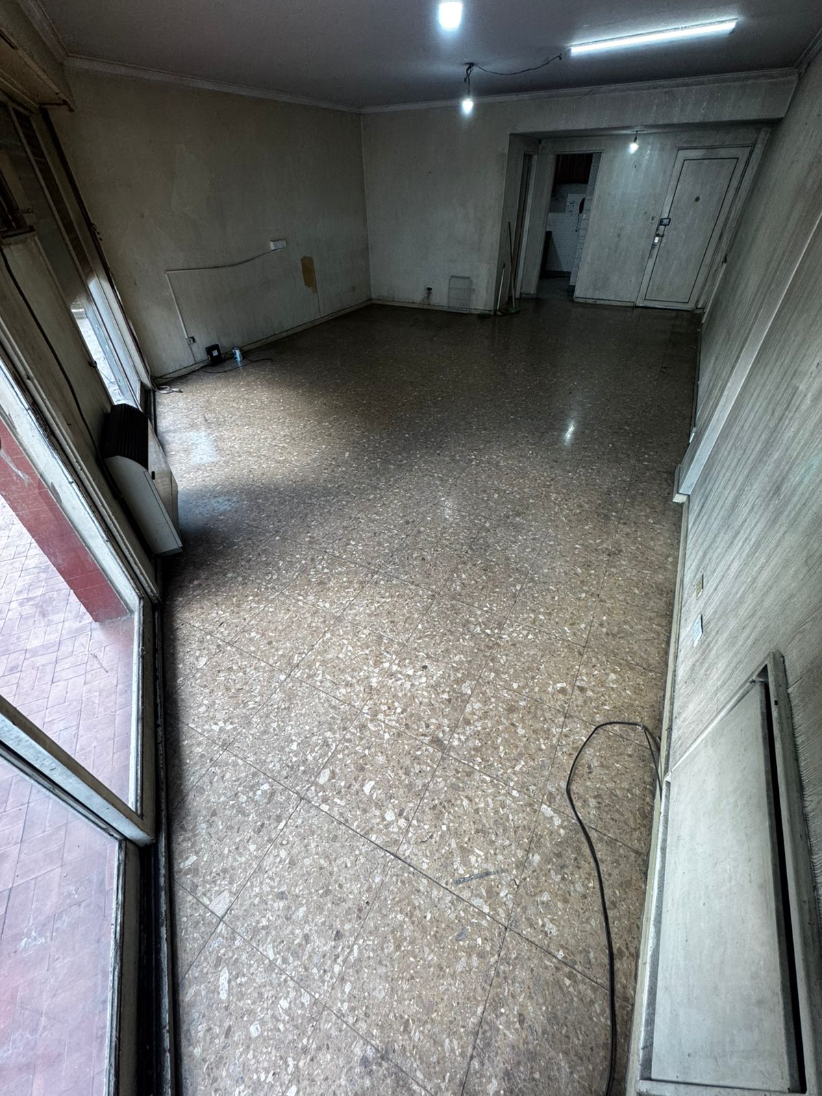 Av. Montes de Oca al 400