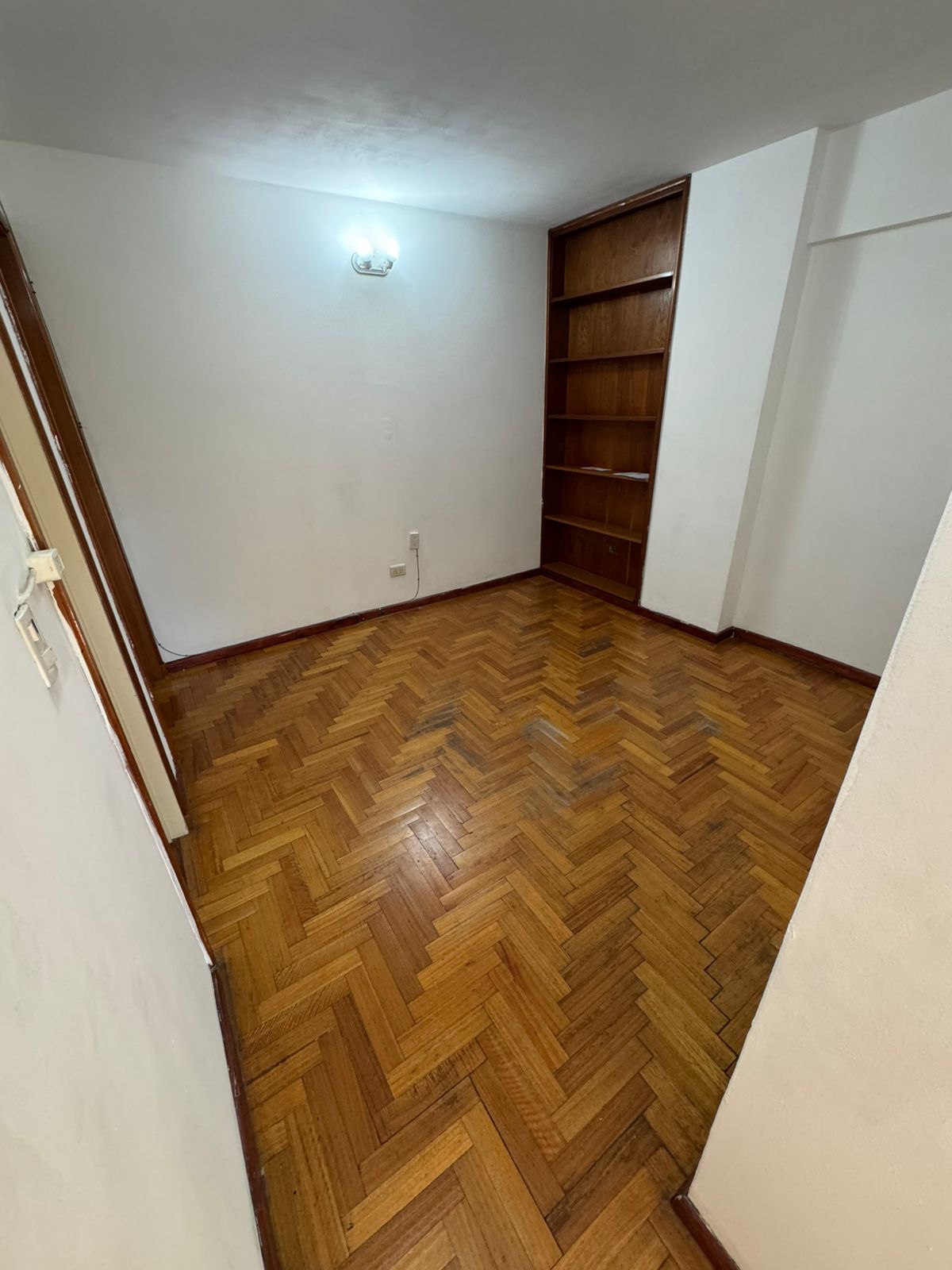 Av. Montes de Oca al 1700