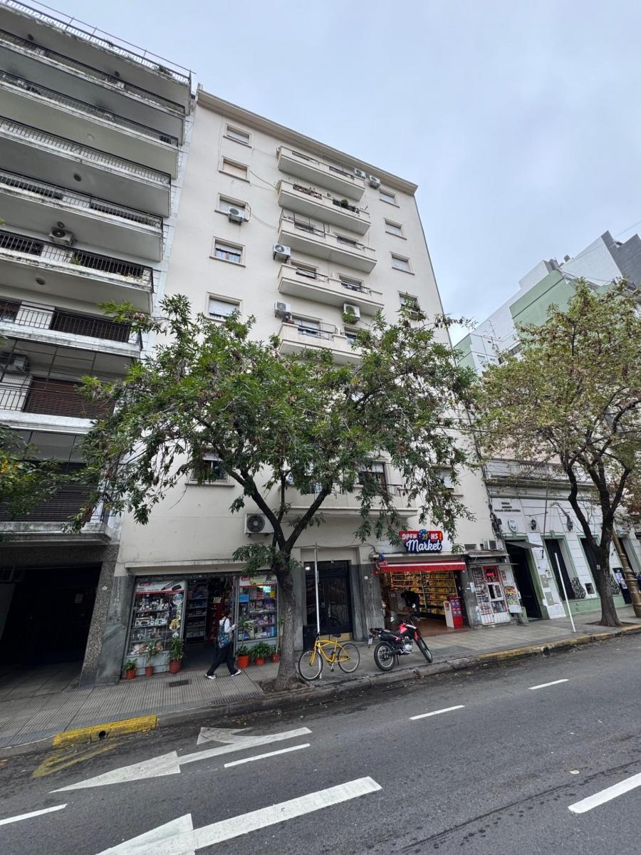 Av. Montes de Oca al 800
