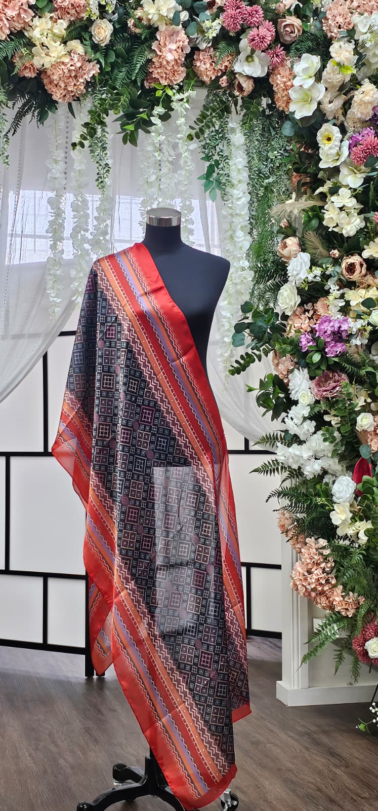 Elegant Patterned scarf