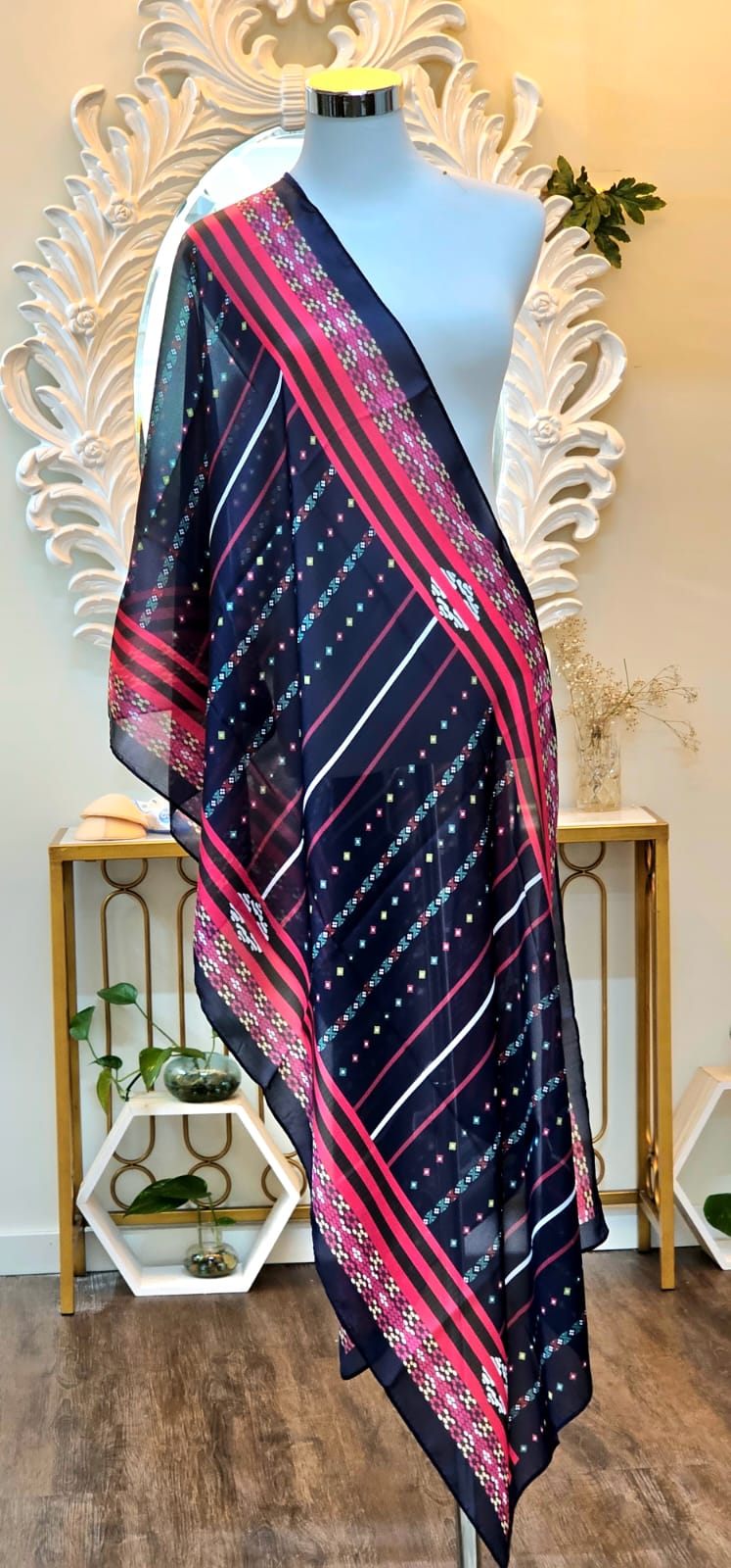 Elegant Printed scarf