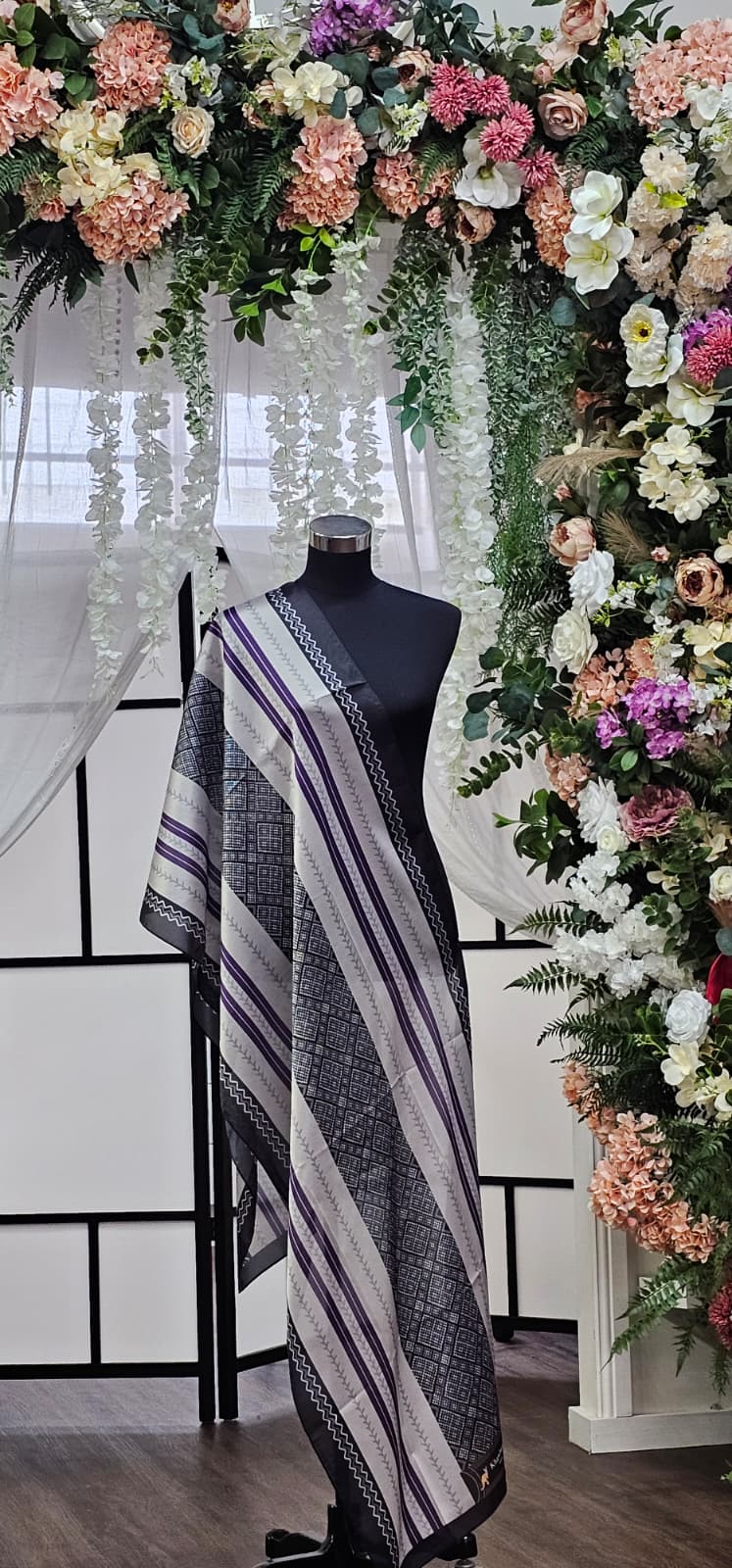 Elegant Striped scarf