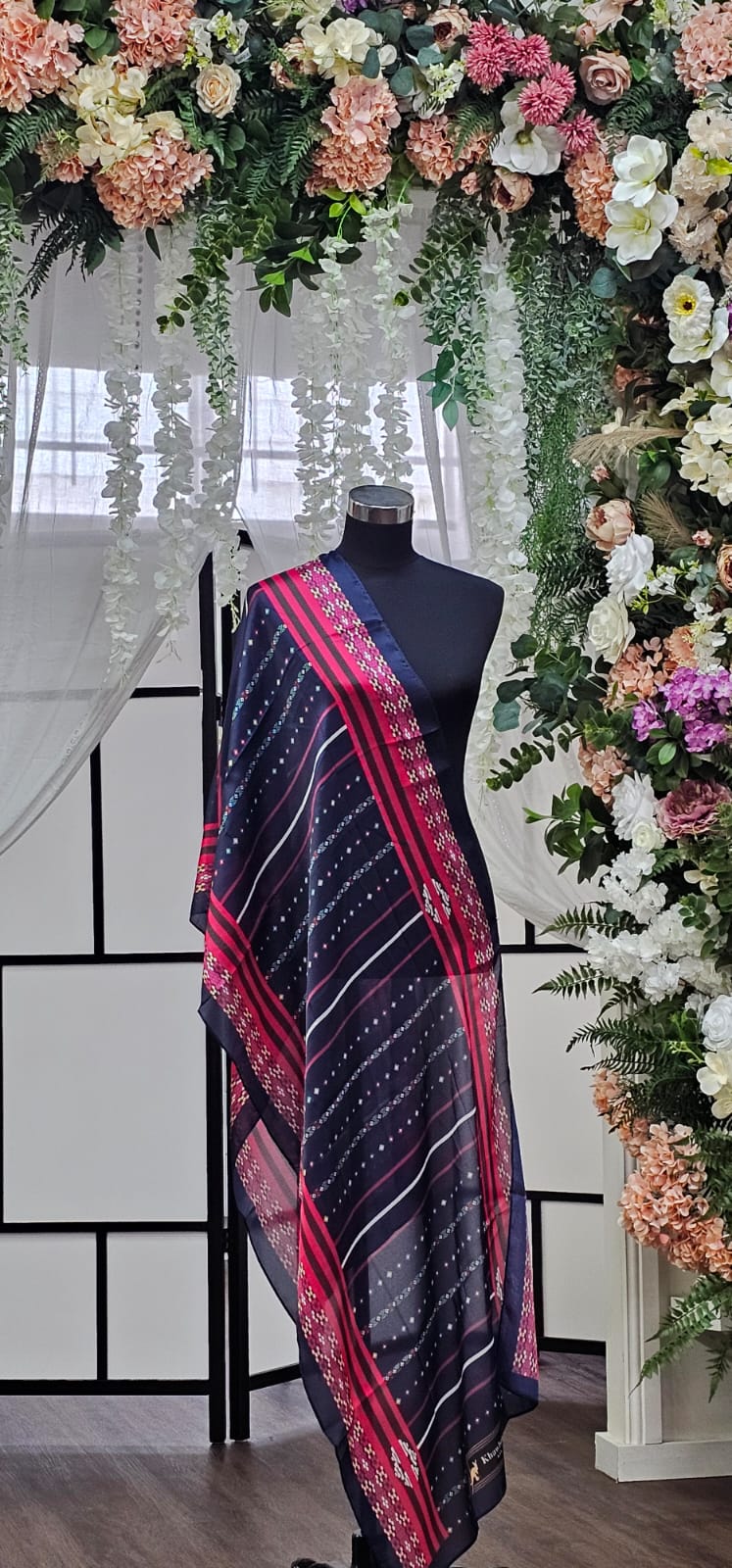 Elegant Printed scarf