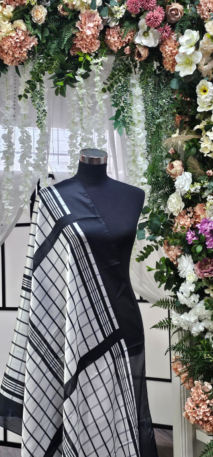 Elegant Checked scarf