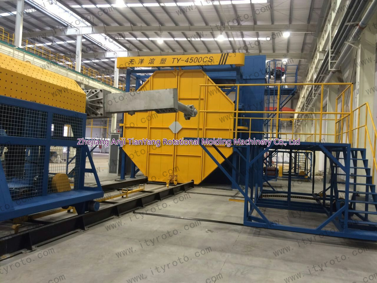 Shuttle Rotomolding Machine