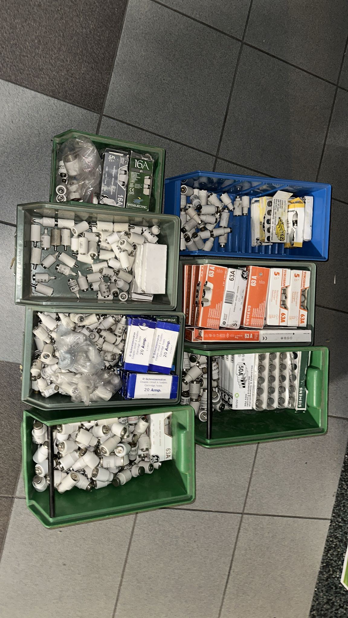 Lot of Fuses, 4A,6A,10A------63A