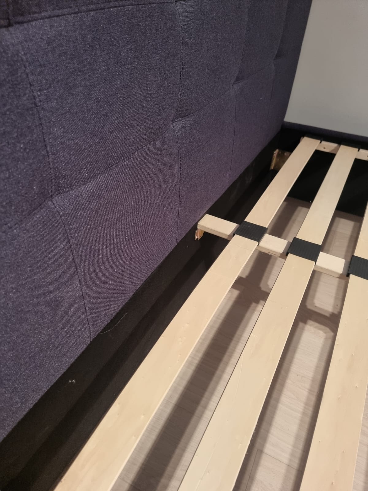 Queen Size Bed Frame 140x200 (Without Mattress)