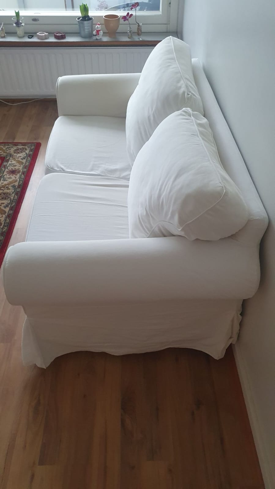 White Sofa Ektrop 