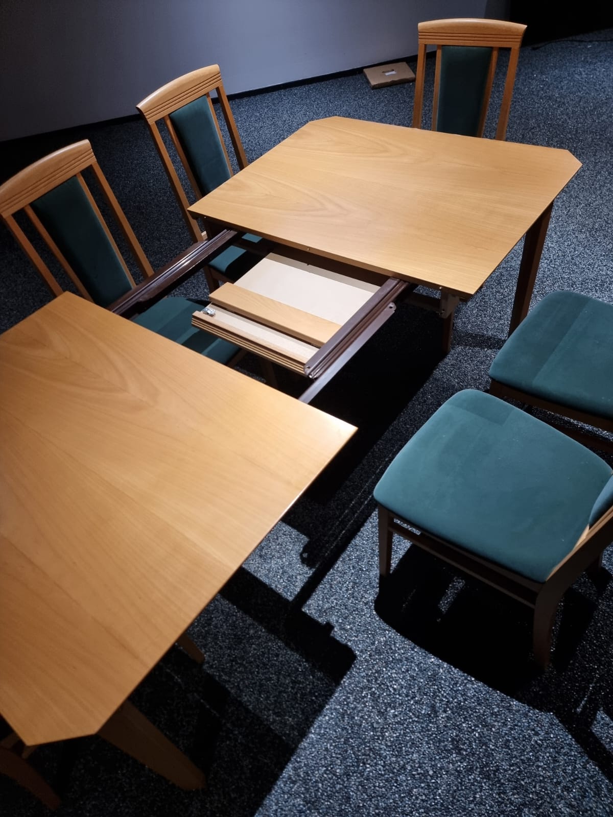 1996 Extendable Dining Table Set with 6 Chairs