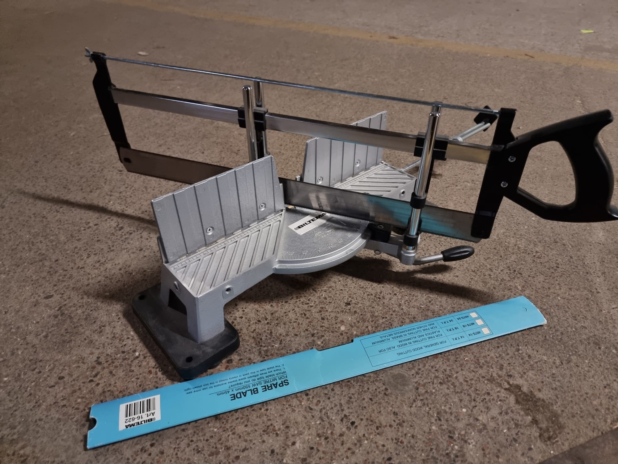 Manual Miter Saw with Spare Blade