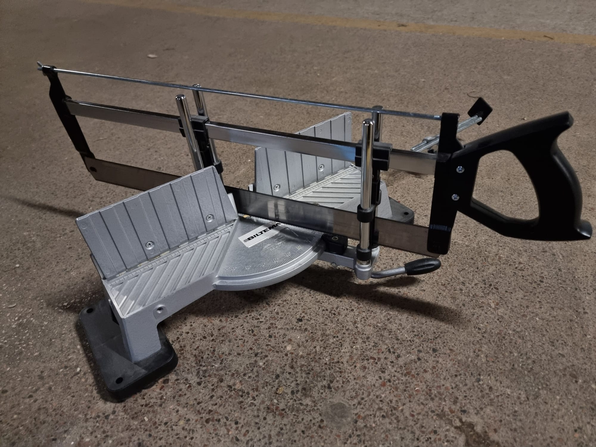 Manual Miter Saw with Spare Blade