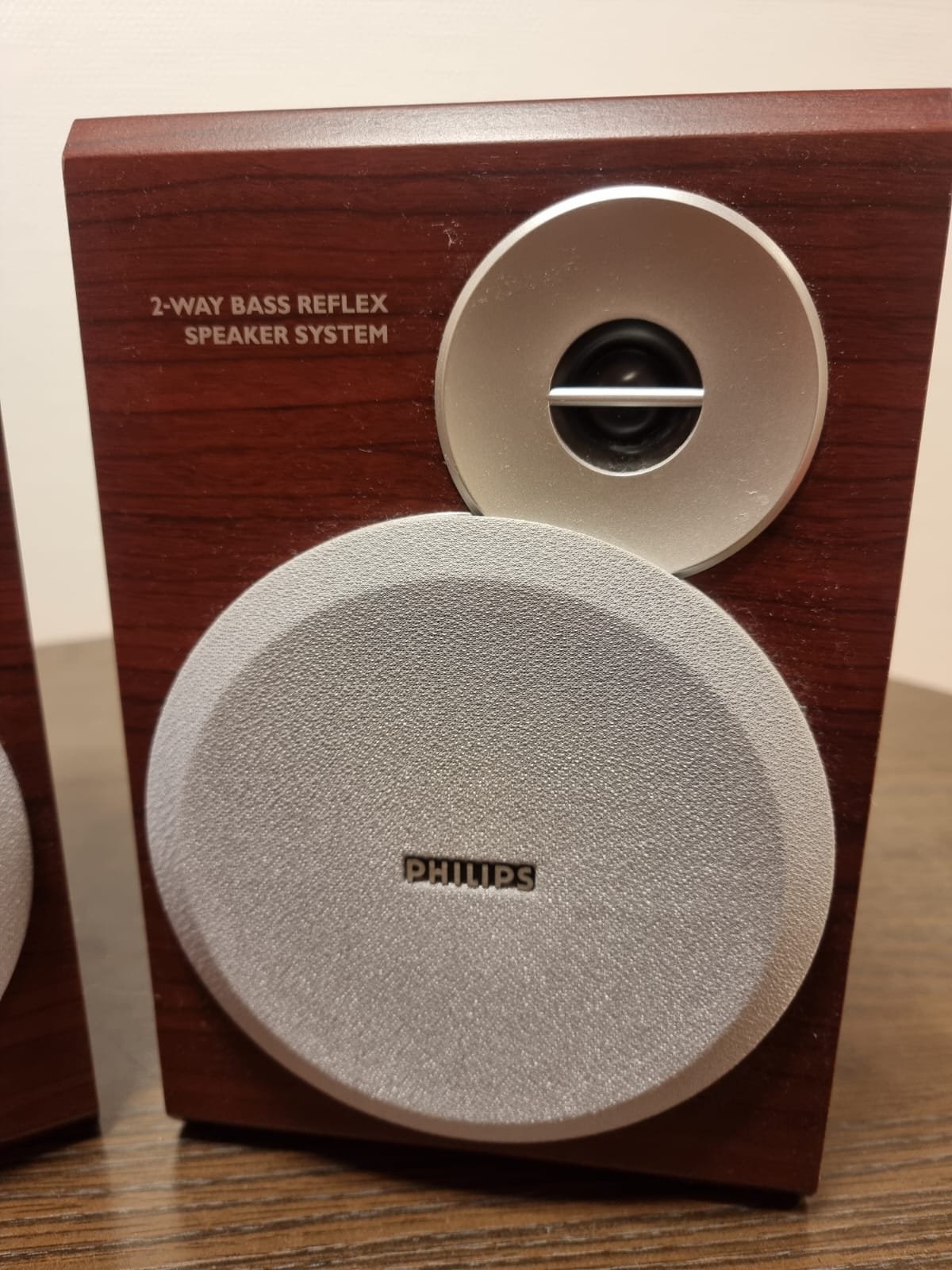 2-Way Bass Reflex Speaker System