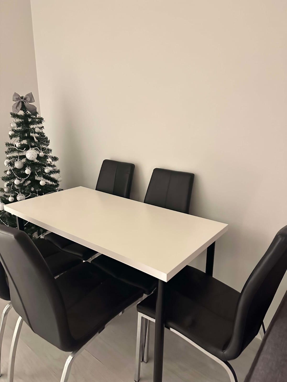 Black & White Dining Table Set