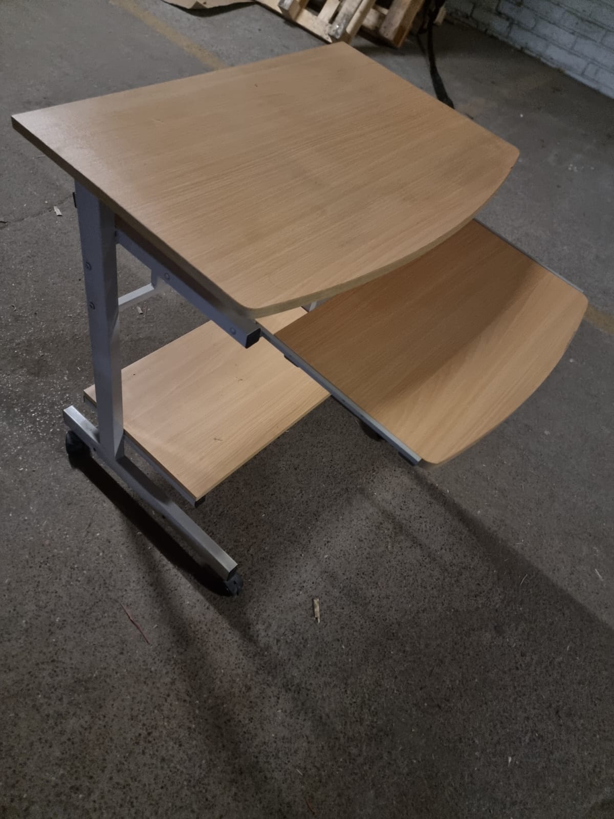 Mobile Computer Desk