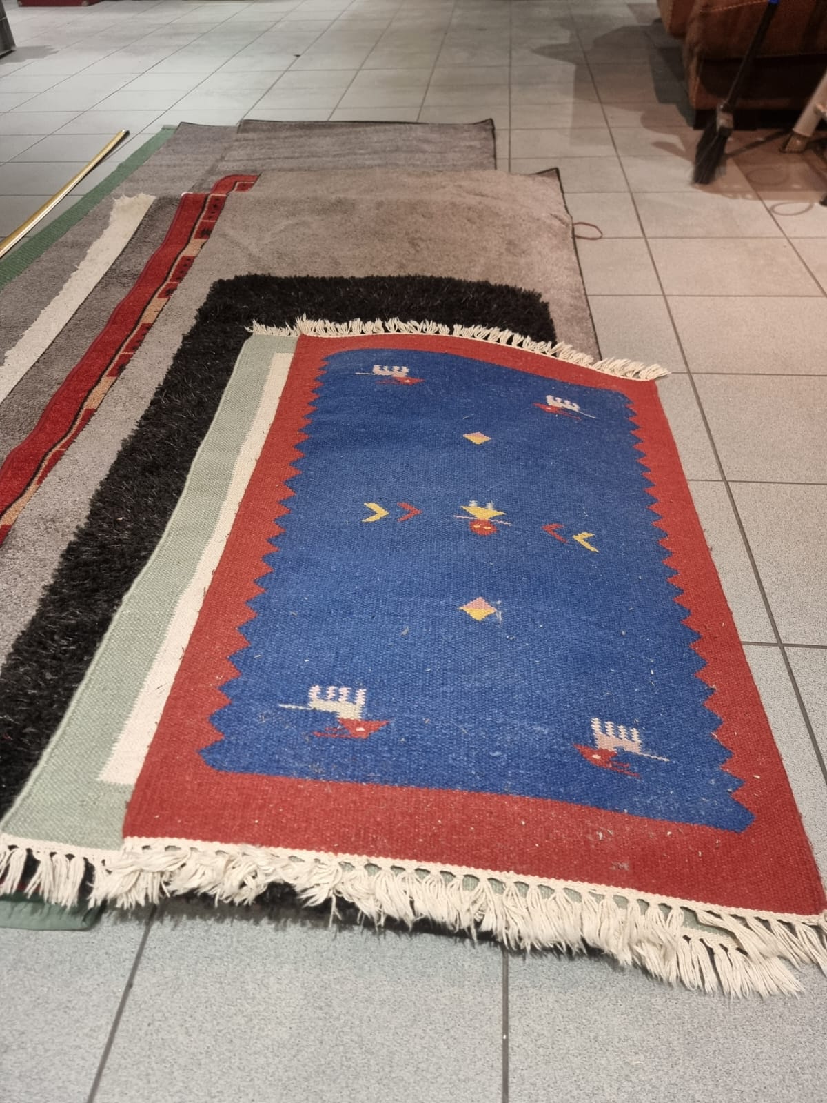 Handwoven Area Rug 135x80
