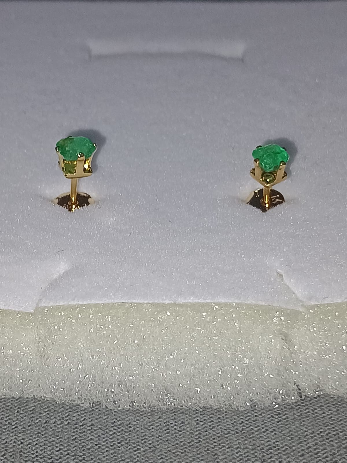 Pendientes de Oro Laminado 18k con Esmeraldas Naturales (Topos/Topitos)