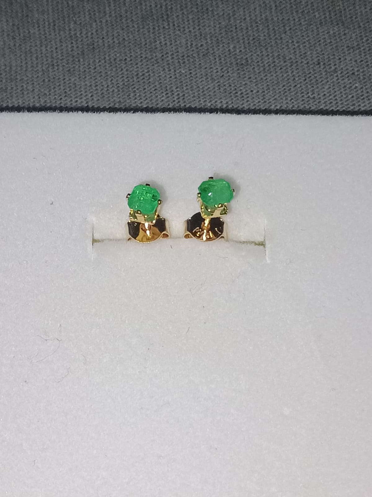 Pendientes de Oro Laminado 18k con Esmeraldas Naturales (Topos/Topitos)