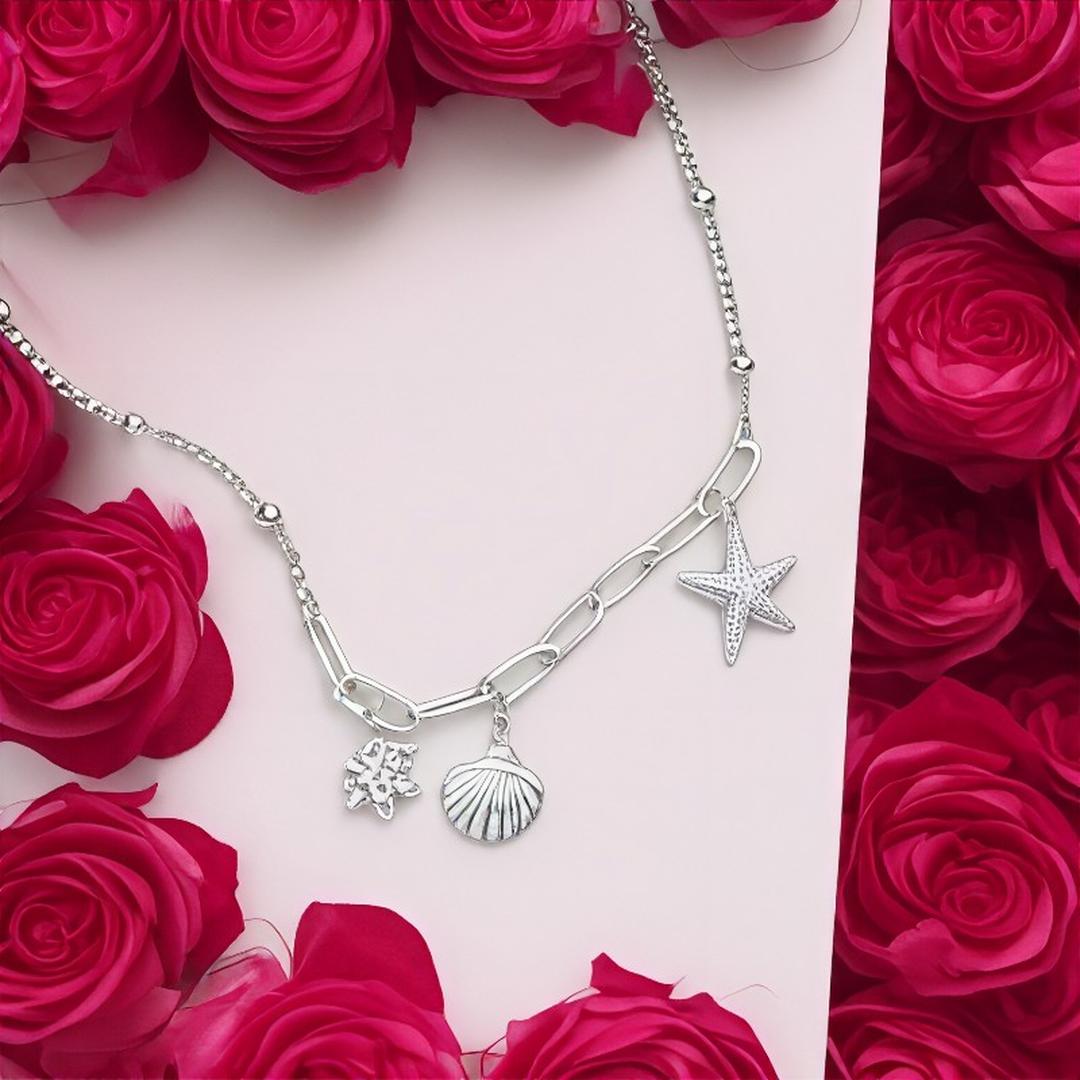 Collar con dijes marinos