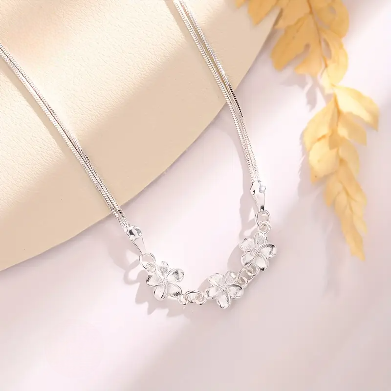 Collar de plata con flores de plata 925