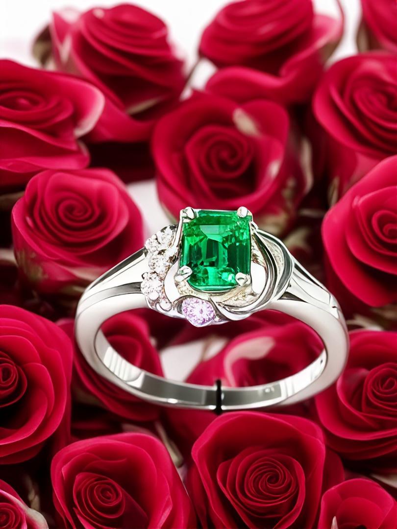 Anillo de Plata Ley 925 con Esmeralda Natural y Zirconias 