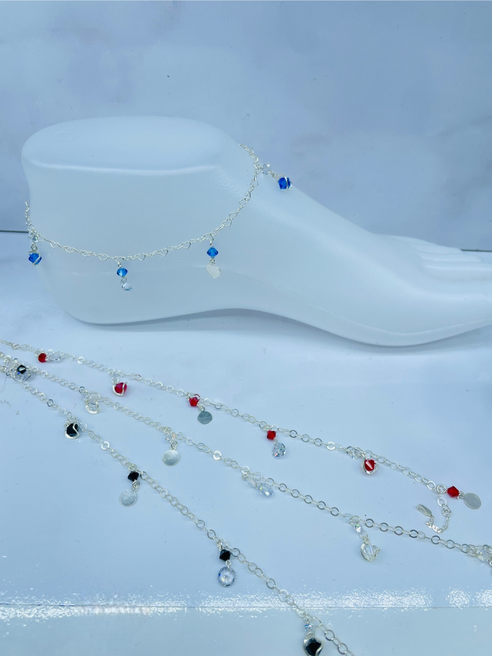 Tobilleras con dijes de colores