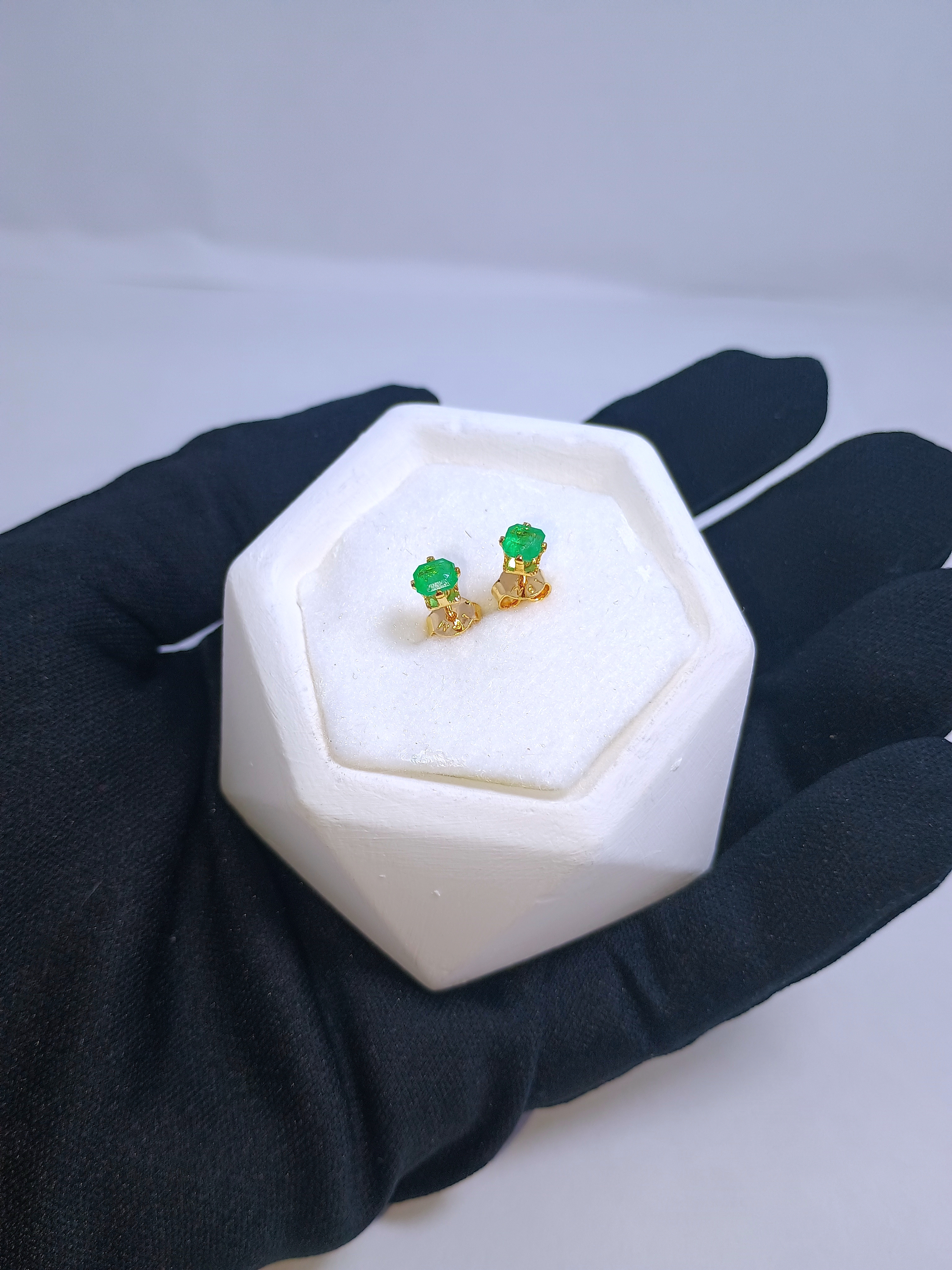 Pendientes de Oro Laminado 18k con Esmeraldas Naturales (Topos/Topitos)