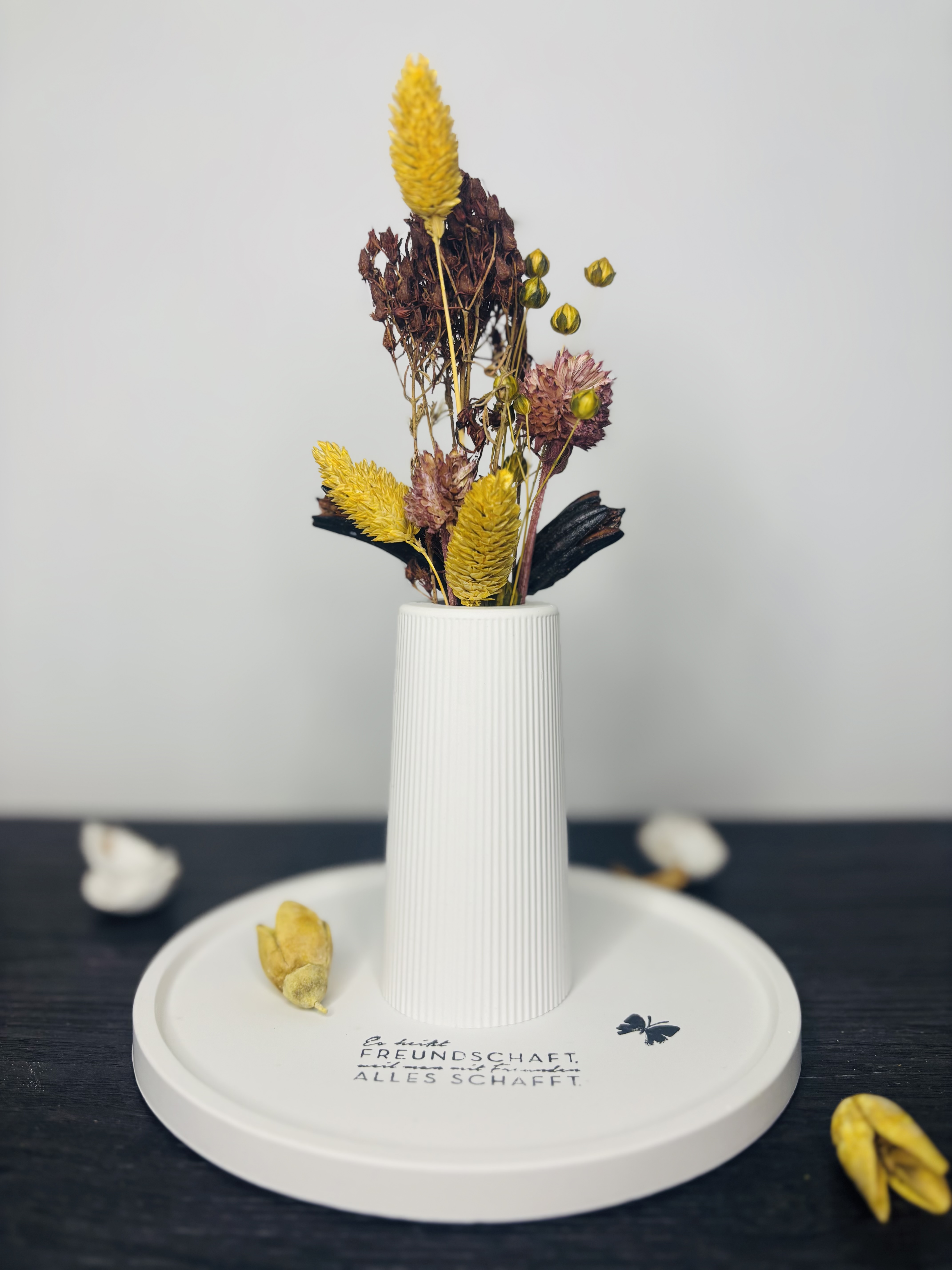 Keramikvase +Tablet mit Trockenblumen