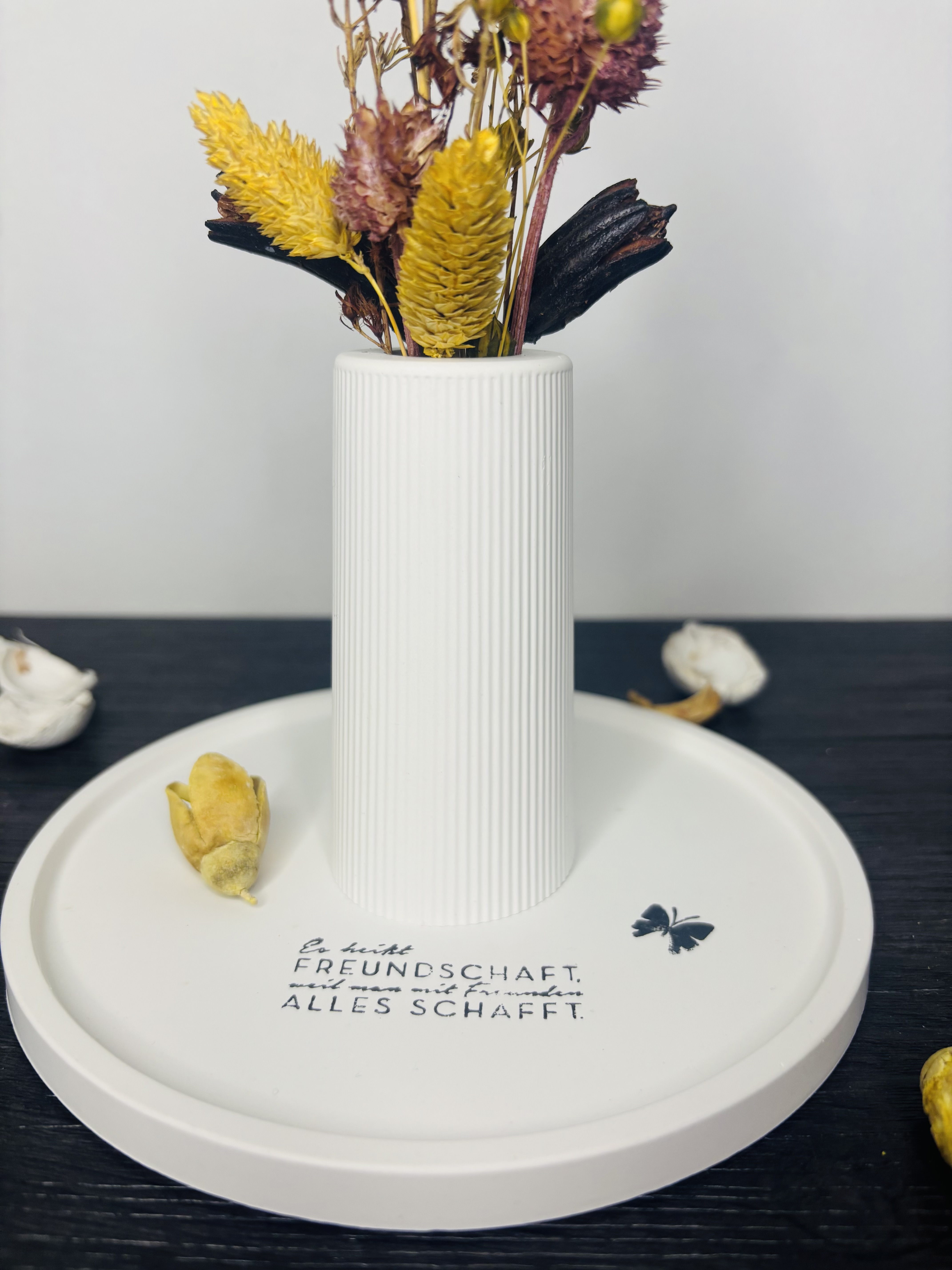 Keramikvase +Tablet mit Trockenblumen