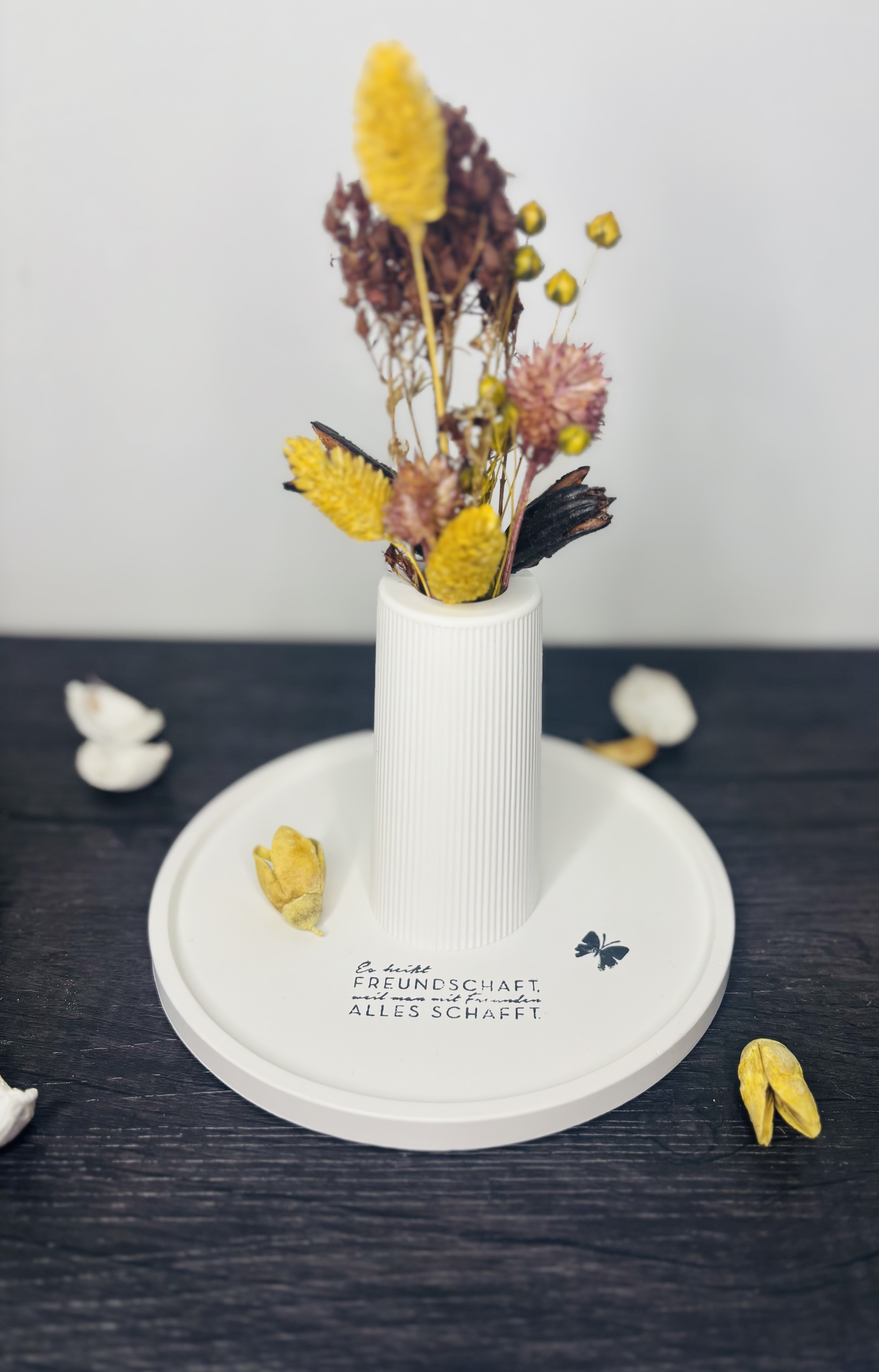 Keramikvase +Tablet mit Trockenblumen