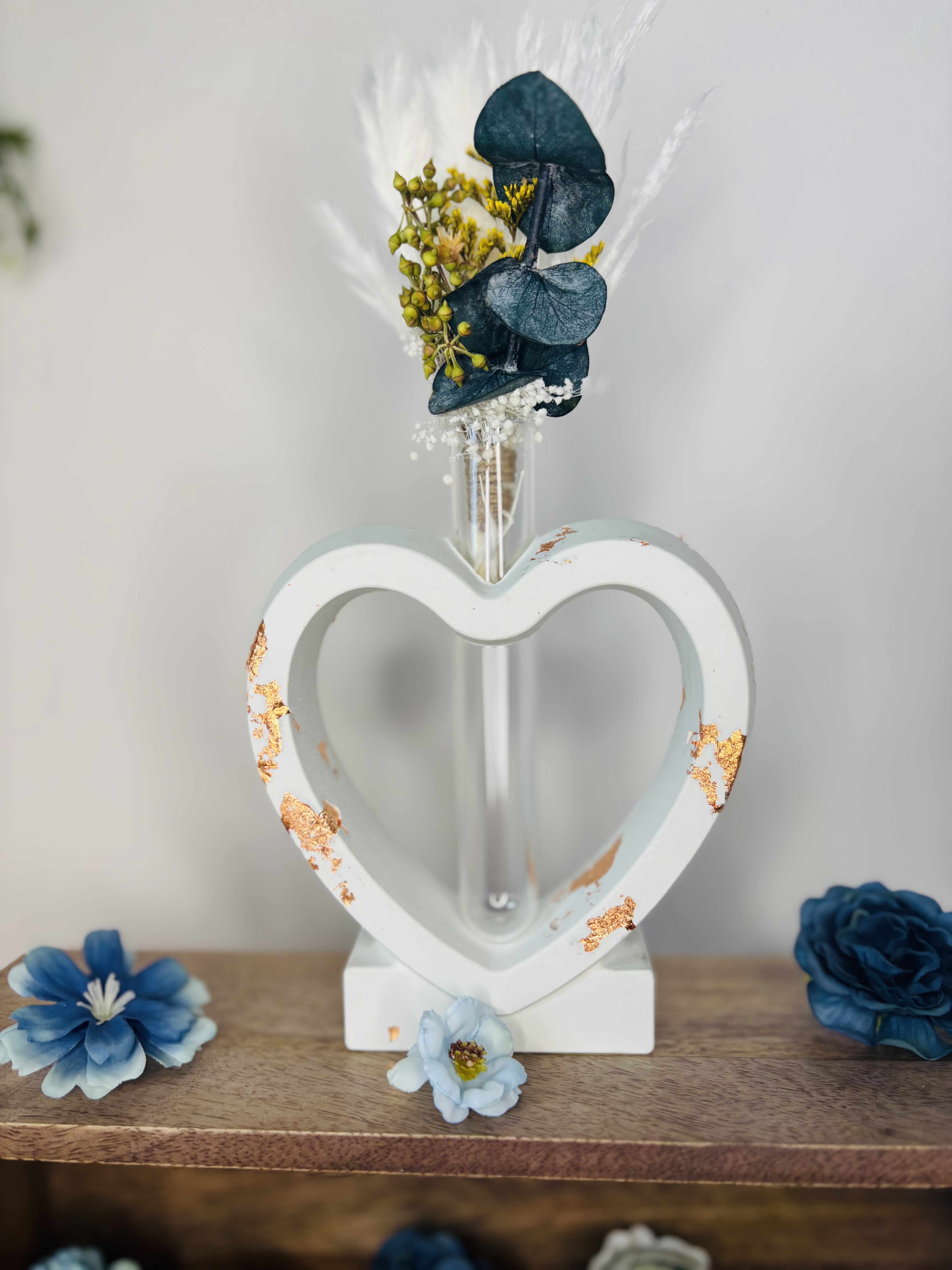Herzförmige Blumenvase