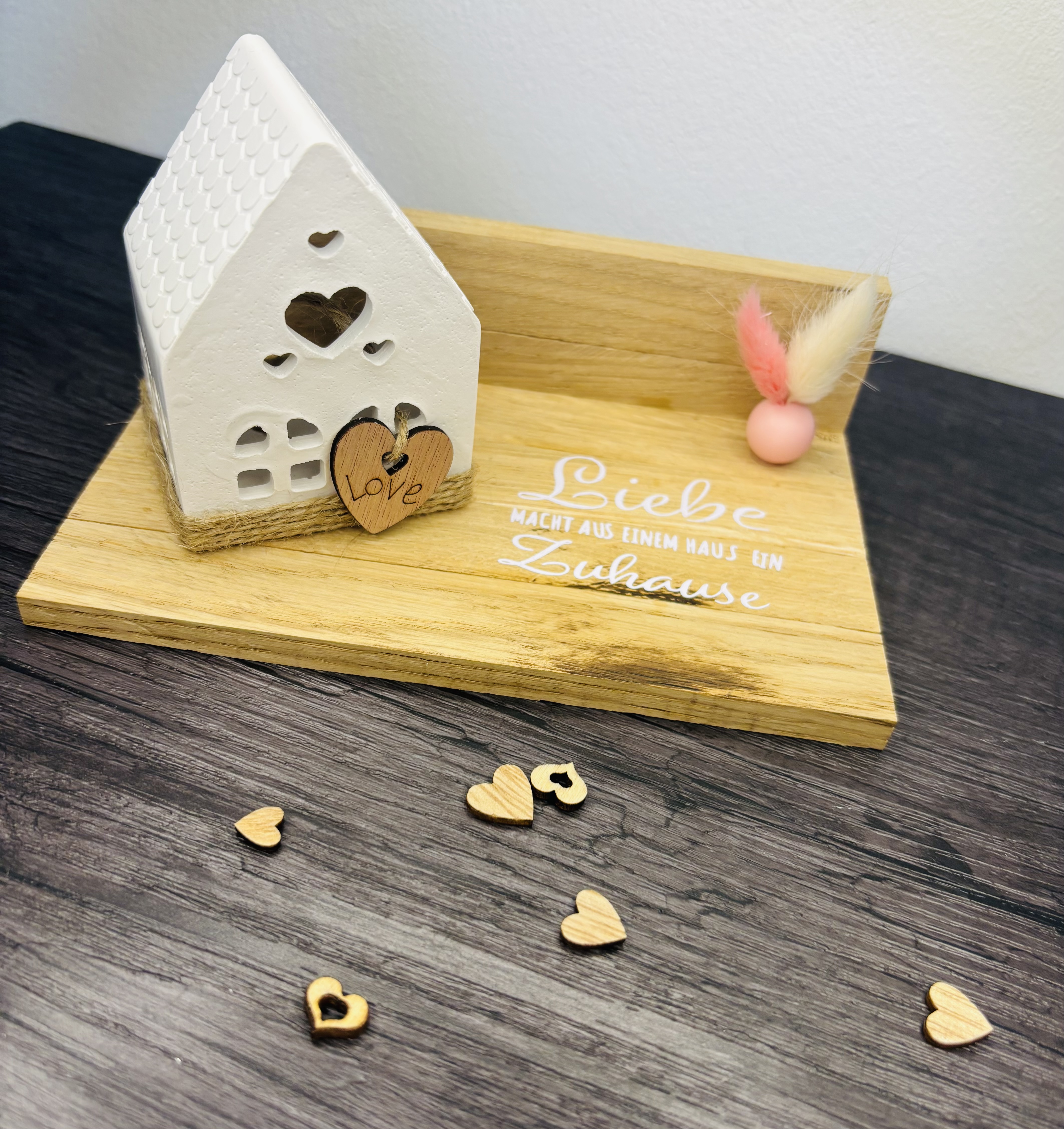 Dekoratives Haus aus Keramik