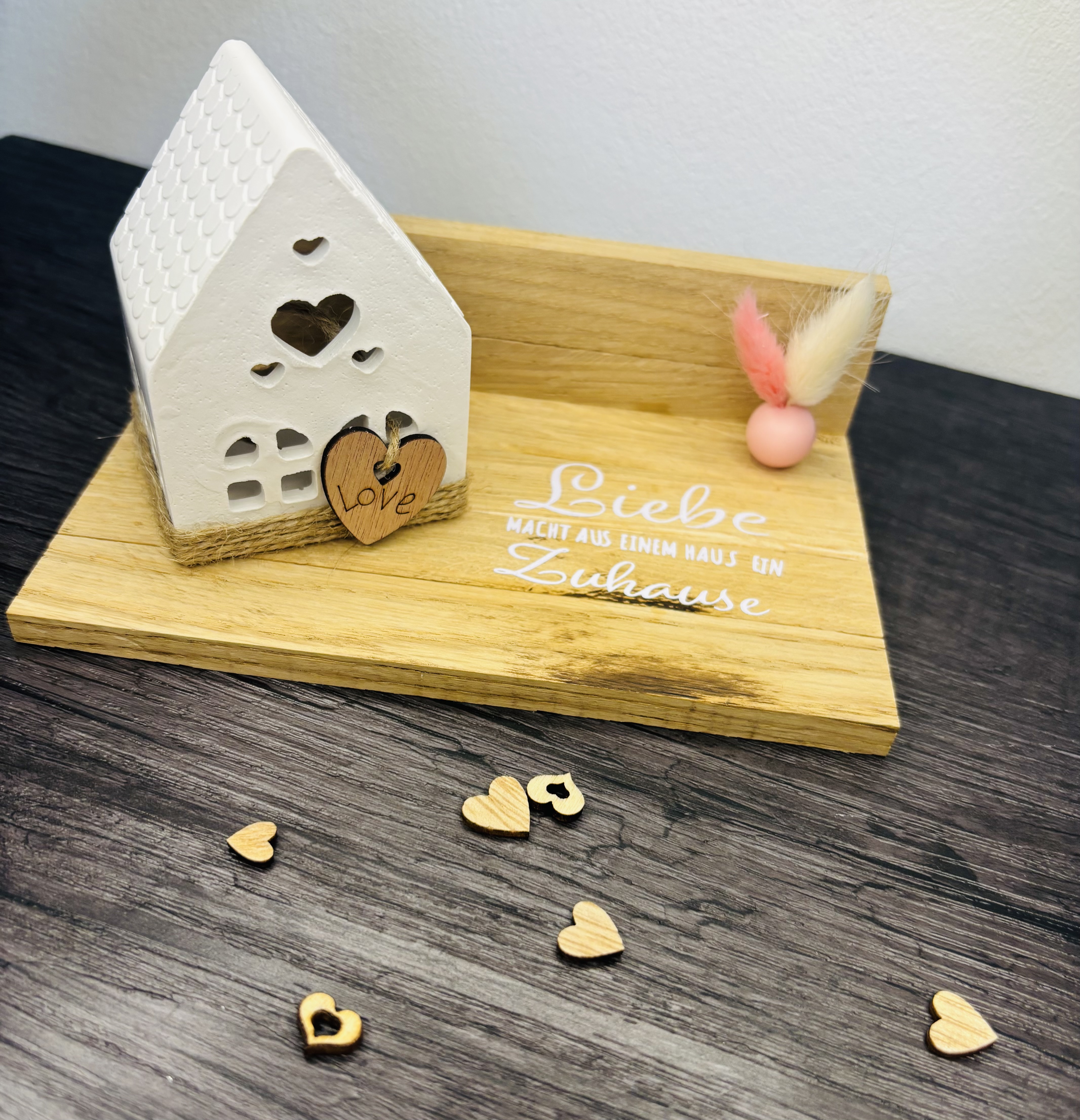 Dekoratives Haus aus Keramik