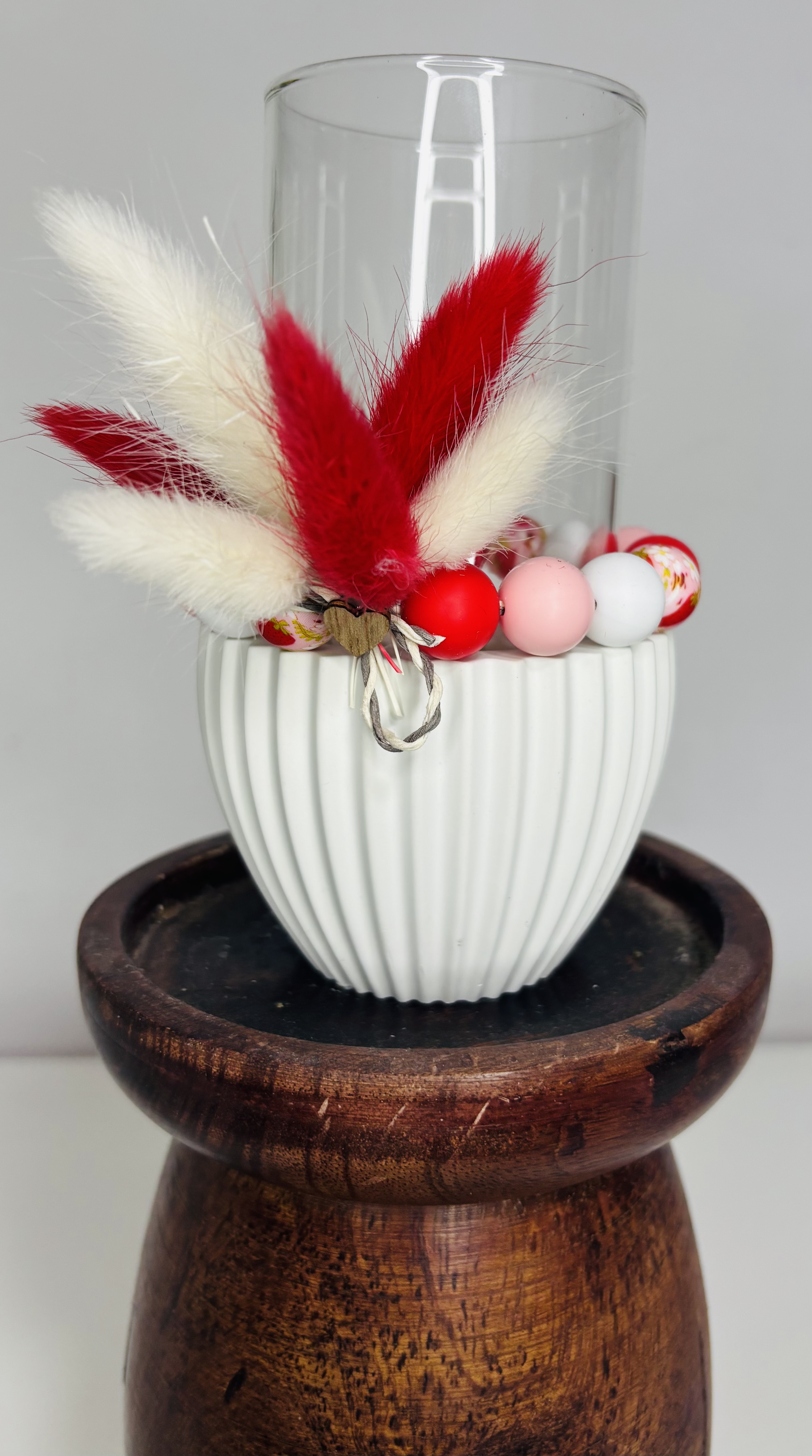 Dekorative Vase mit Glasaufsatz