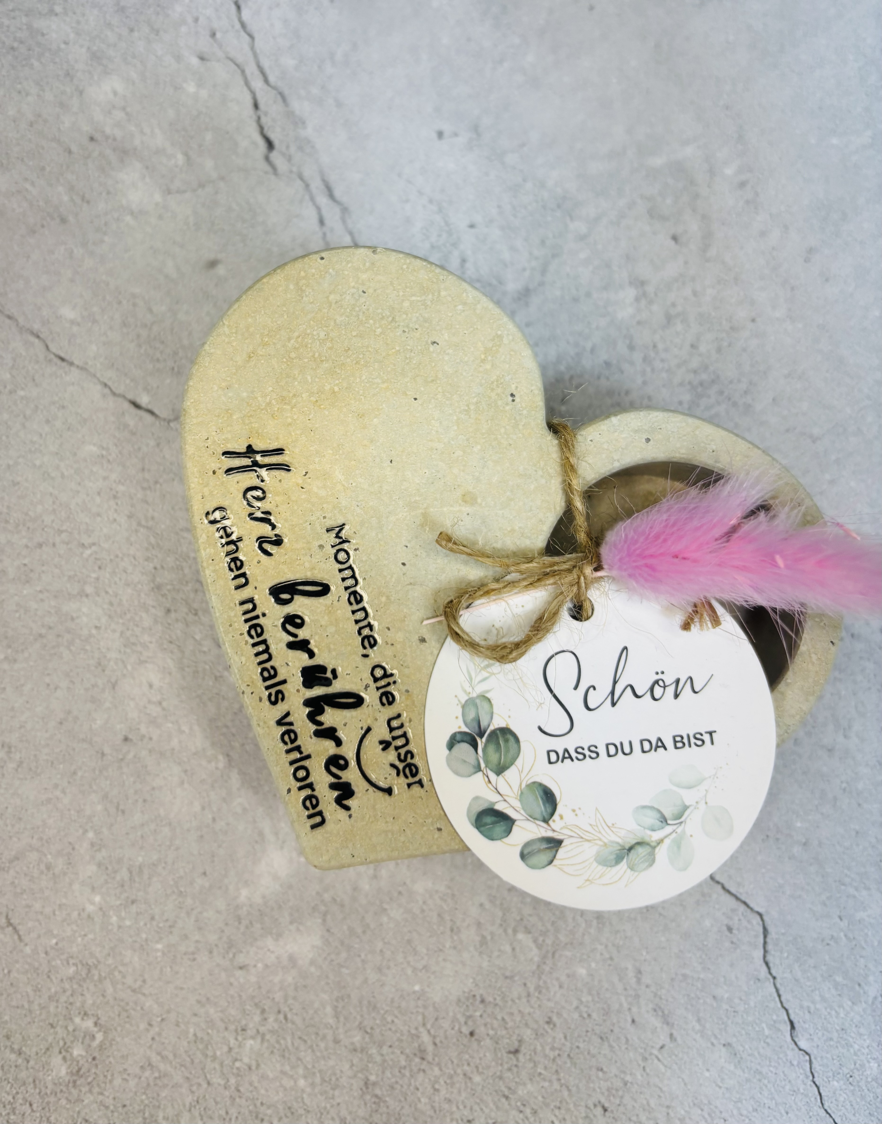 Herzförmige Gedenkdekoration