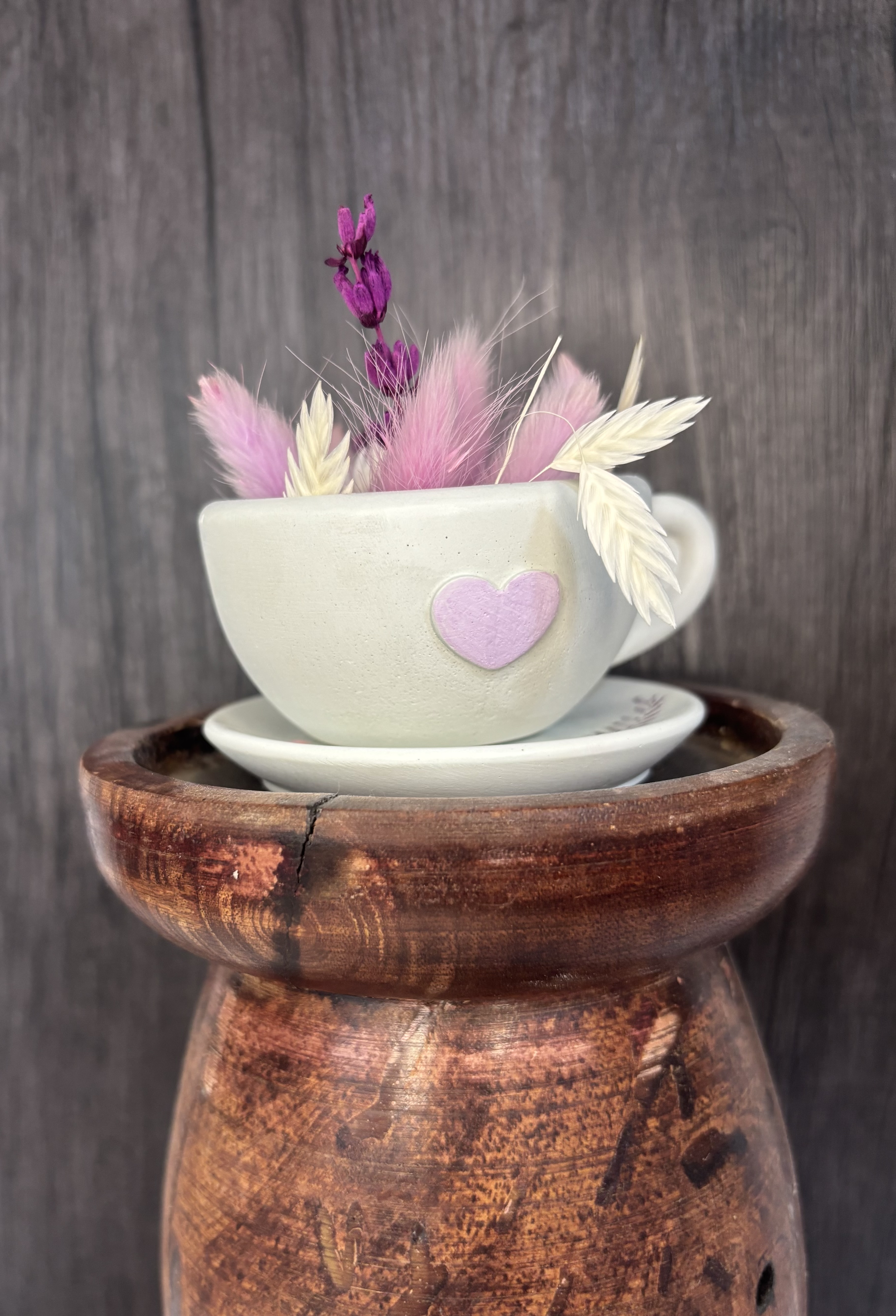 Dekotasse mit Trockenblumen