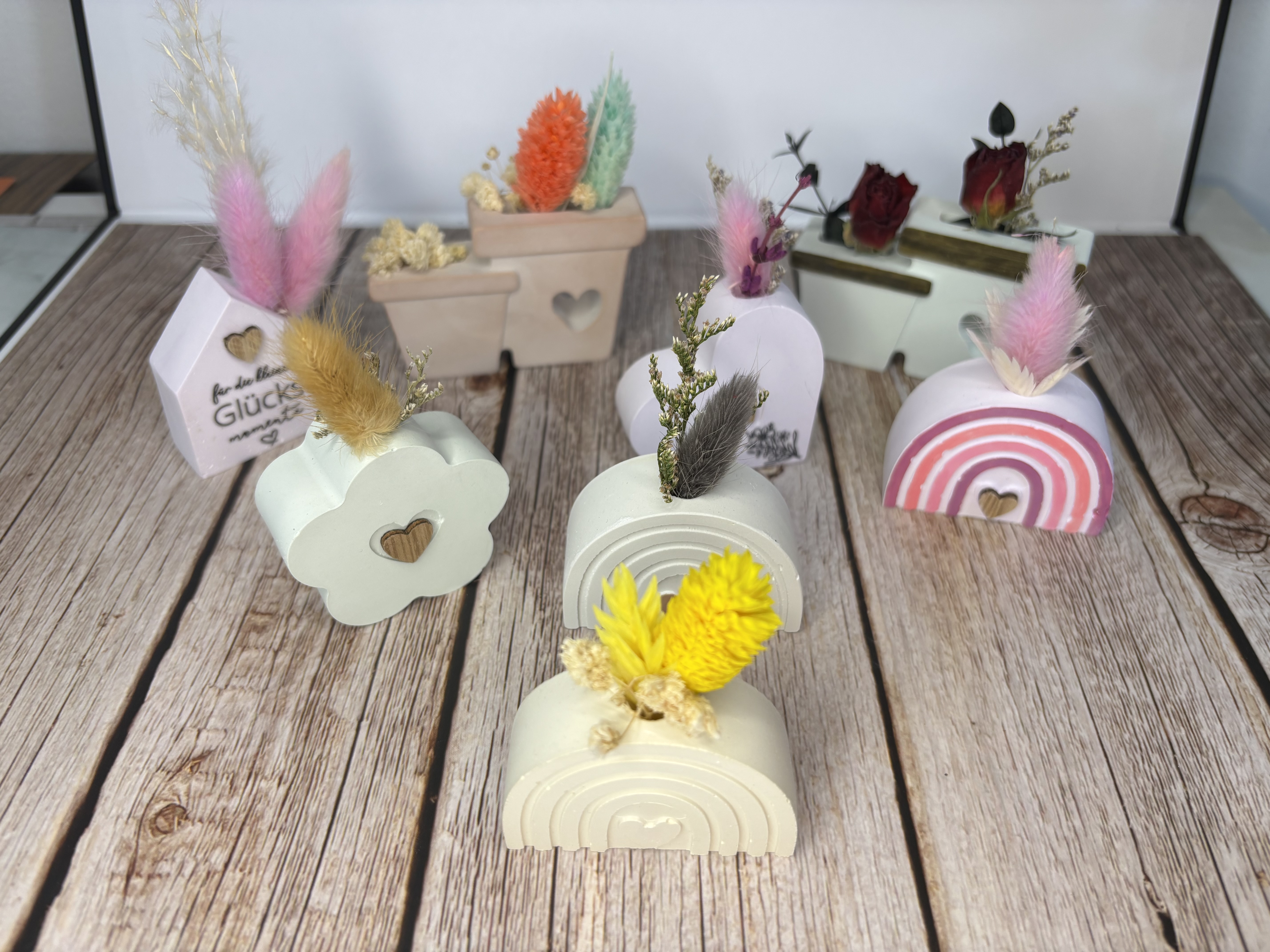 Dekorative Trockenblumen-Arrangements