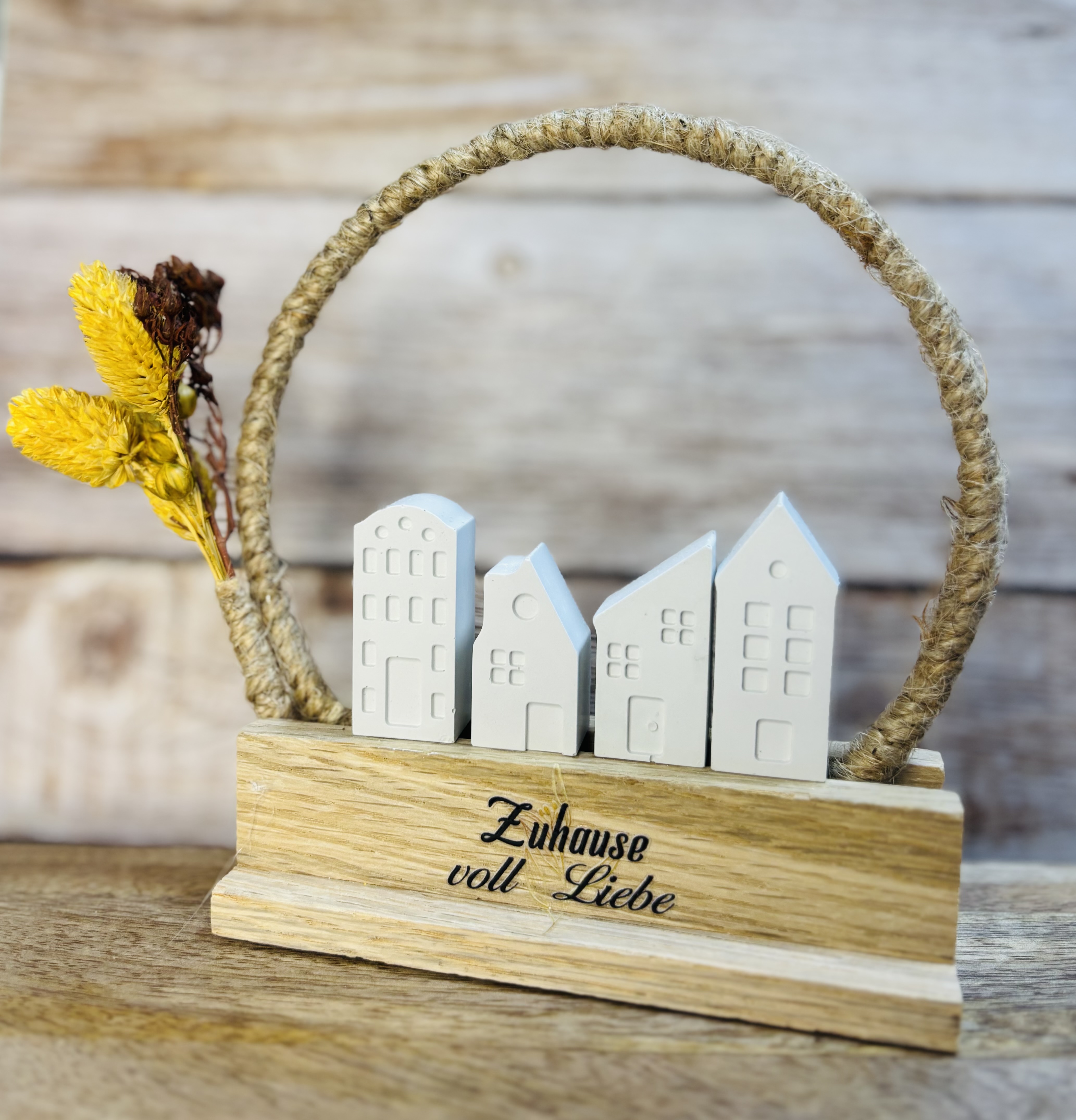 Dekoration 'Zuhause voll Liebe'