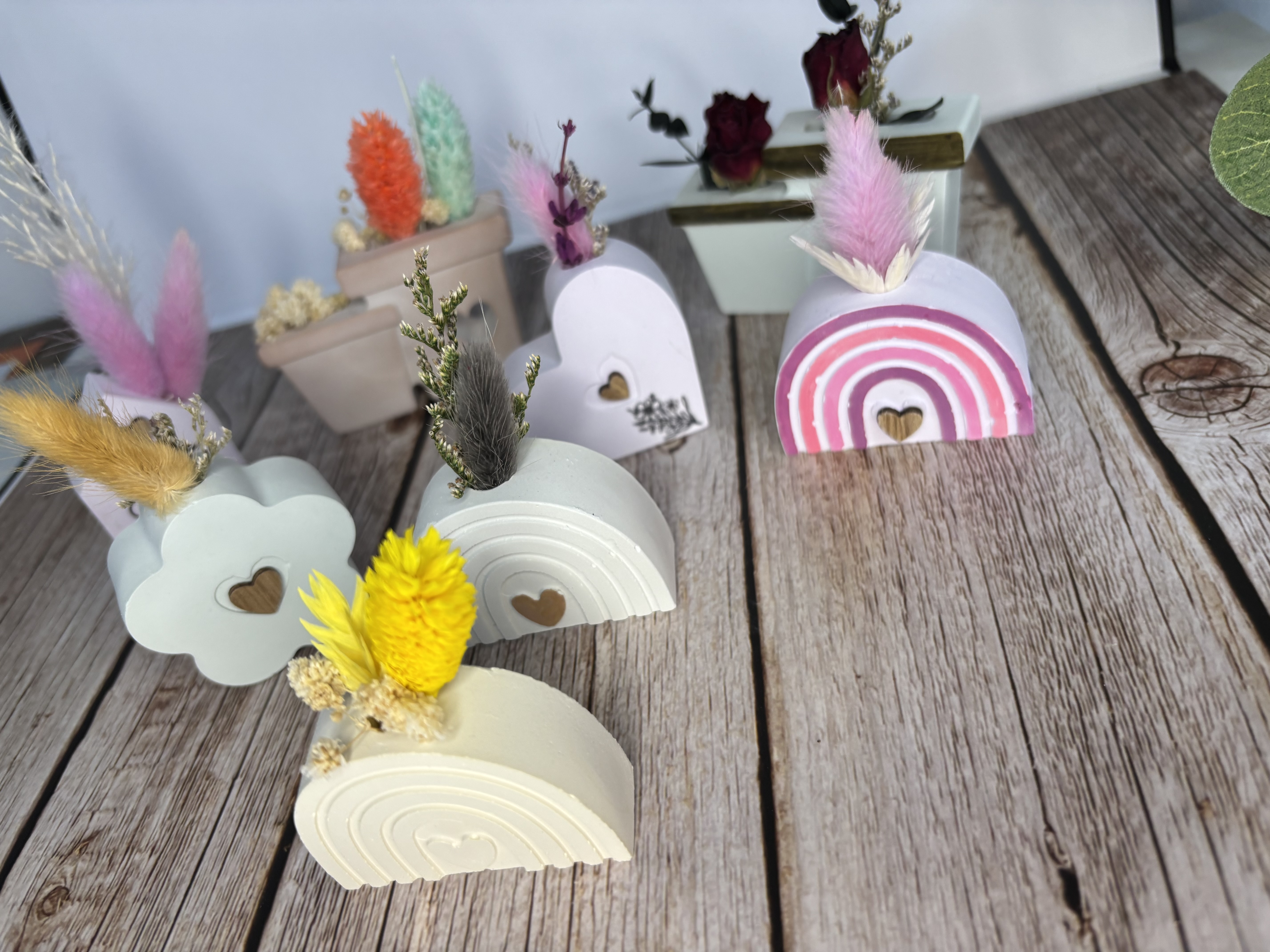 Dekorative Trockenblumen-Arrangements