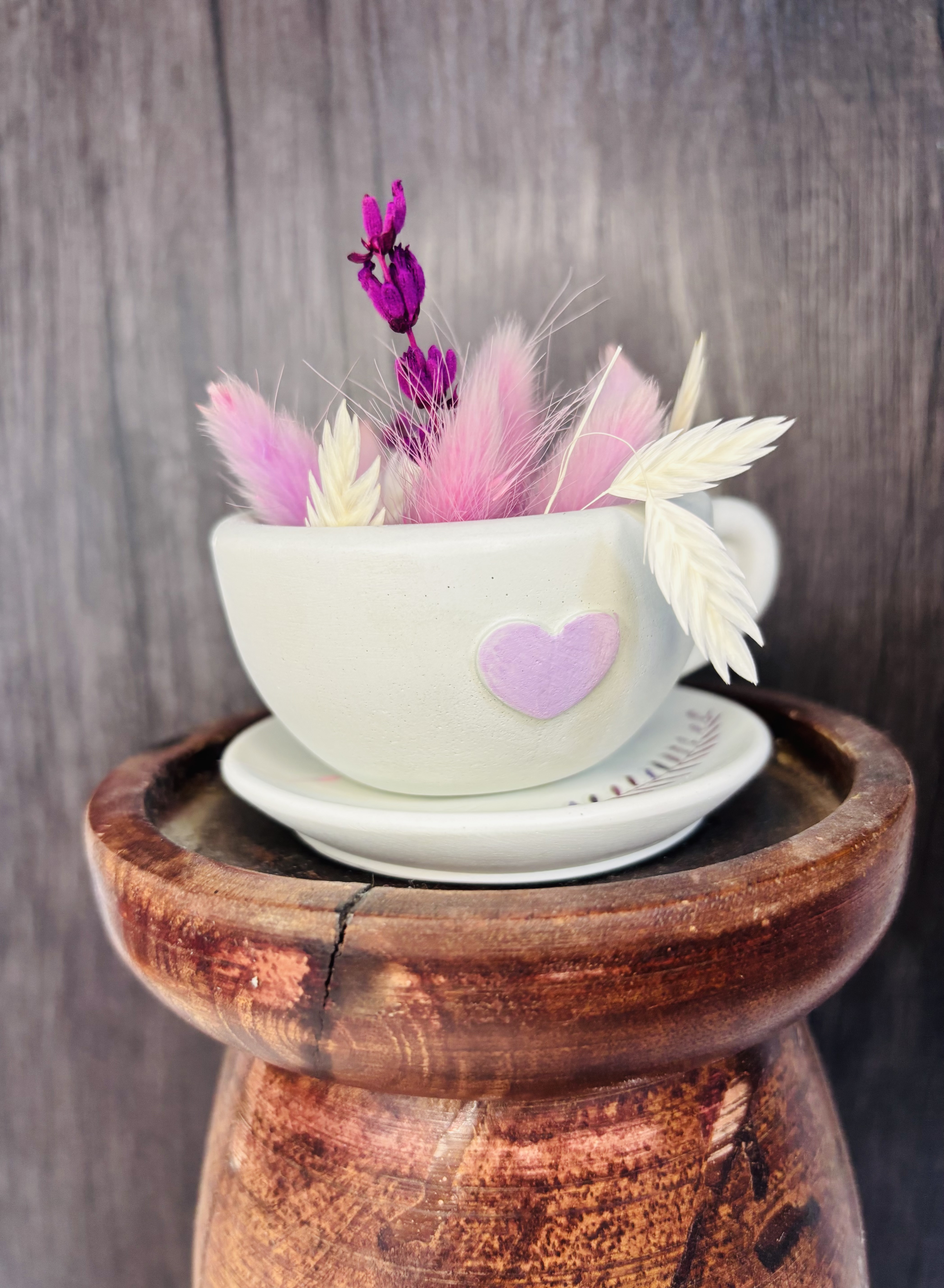 Dekotasse mit Trockenblumen