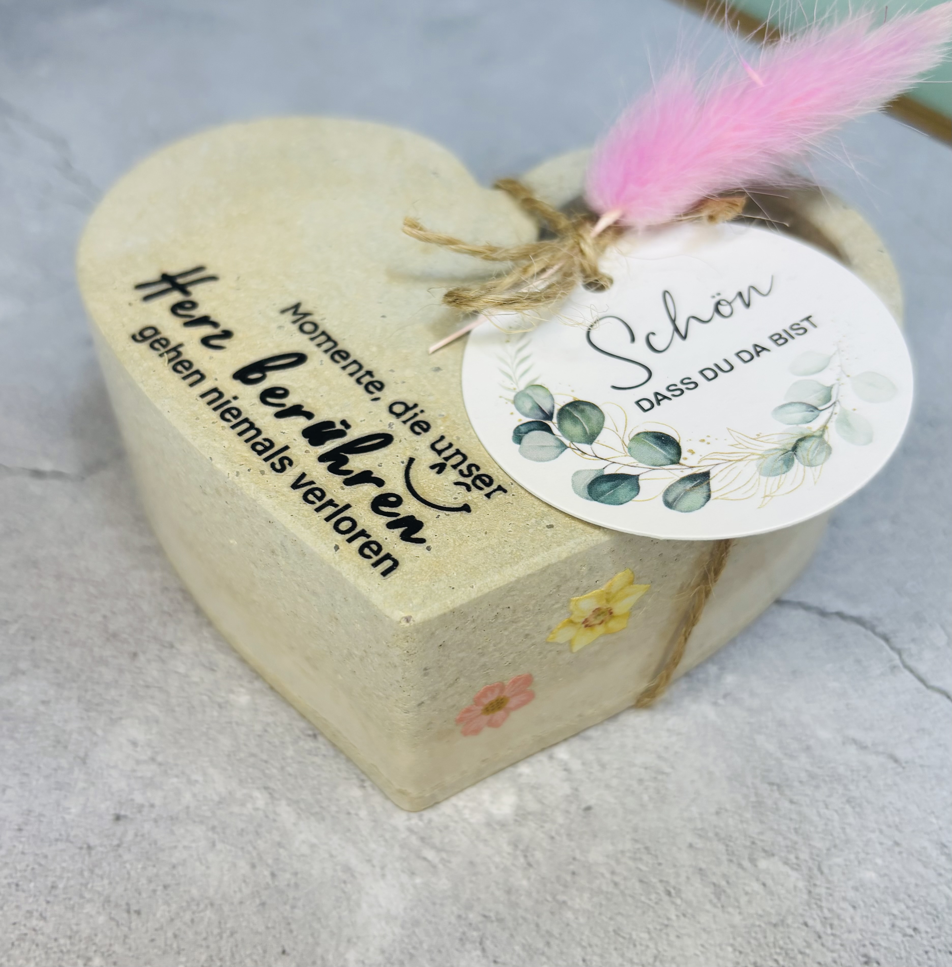 Herzförmige Gedenkdekoration