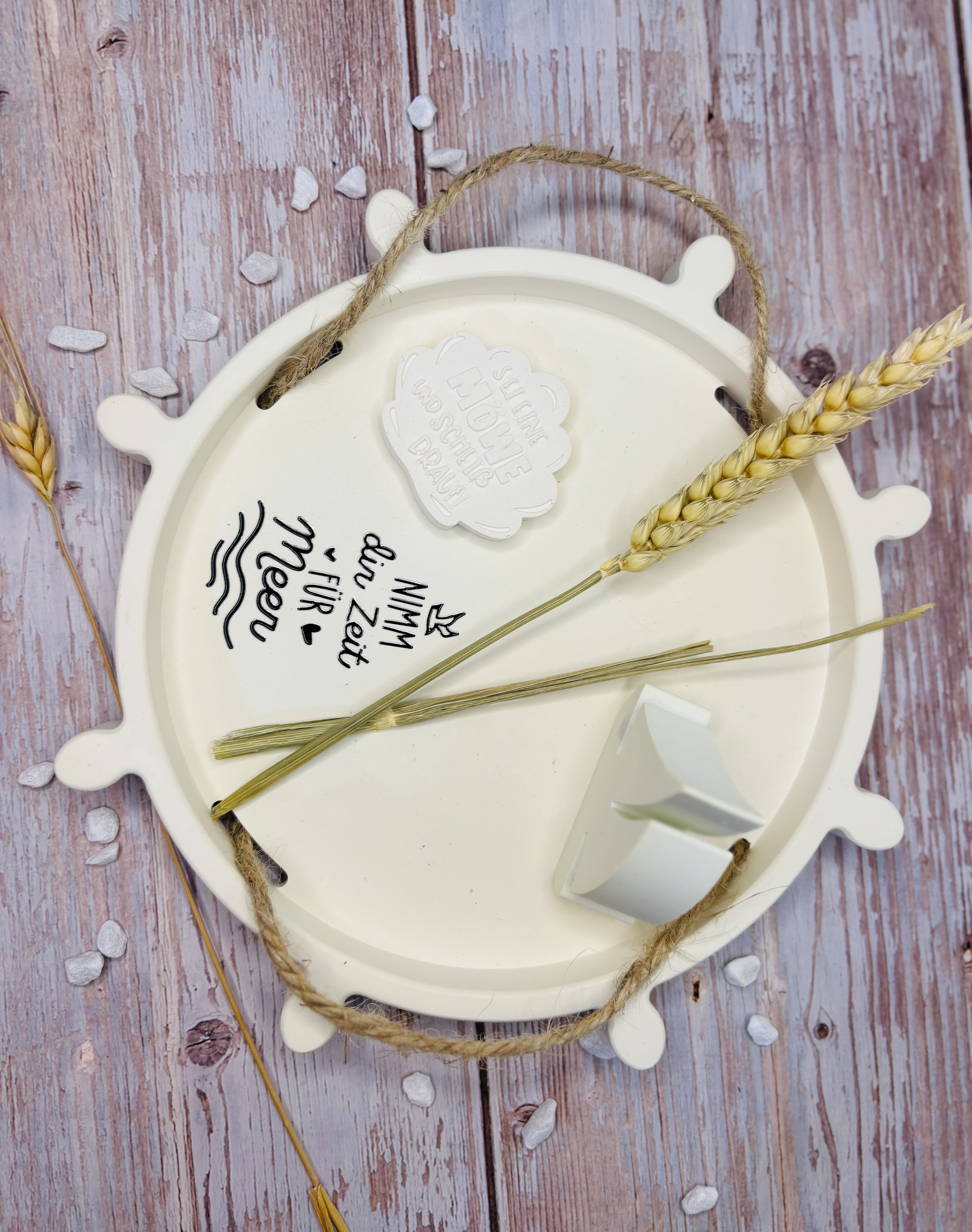 Dekoratives Tablett im maritimen Stil