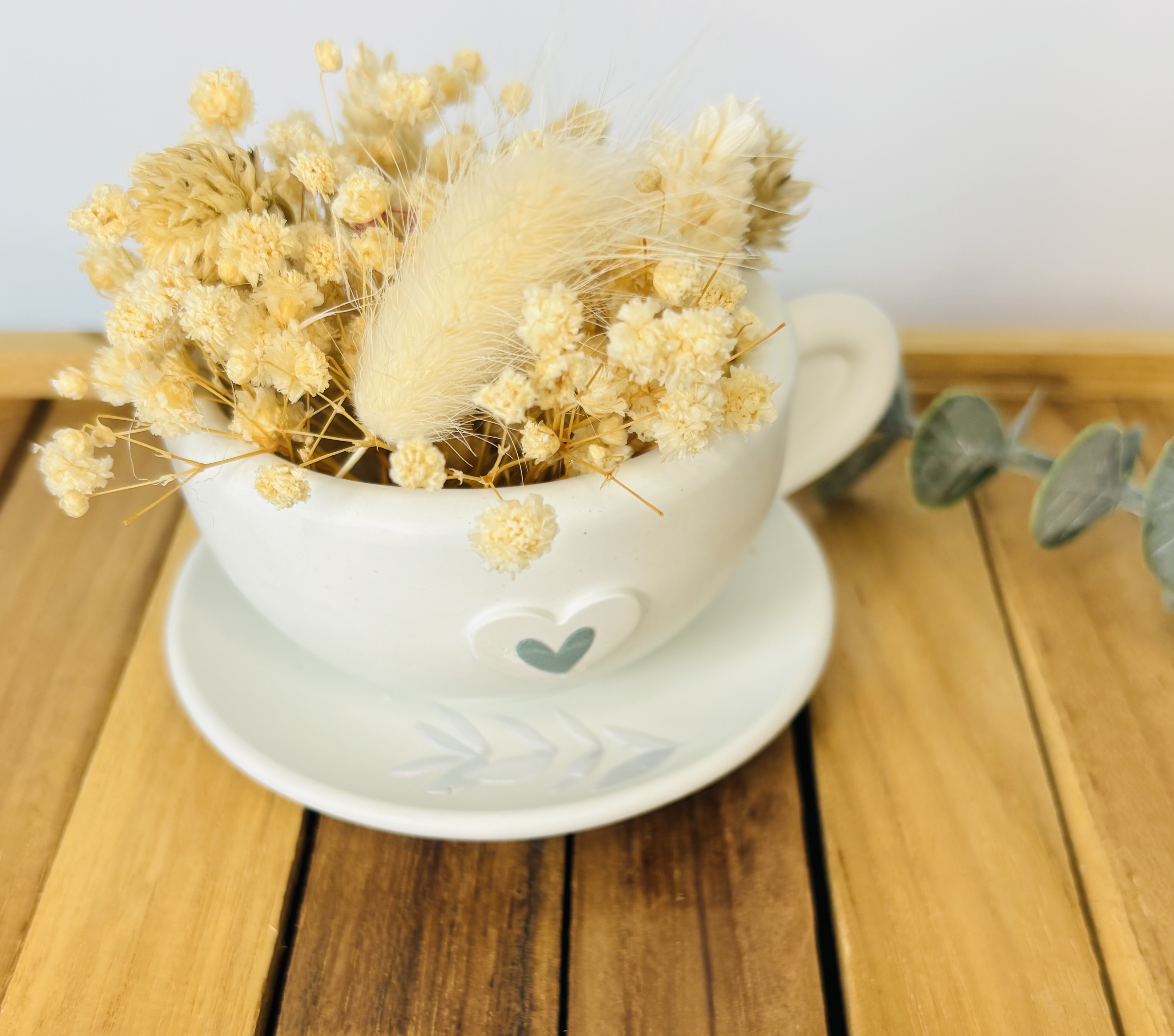 Dekotasse mit Trockenblumen