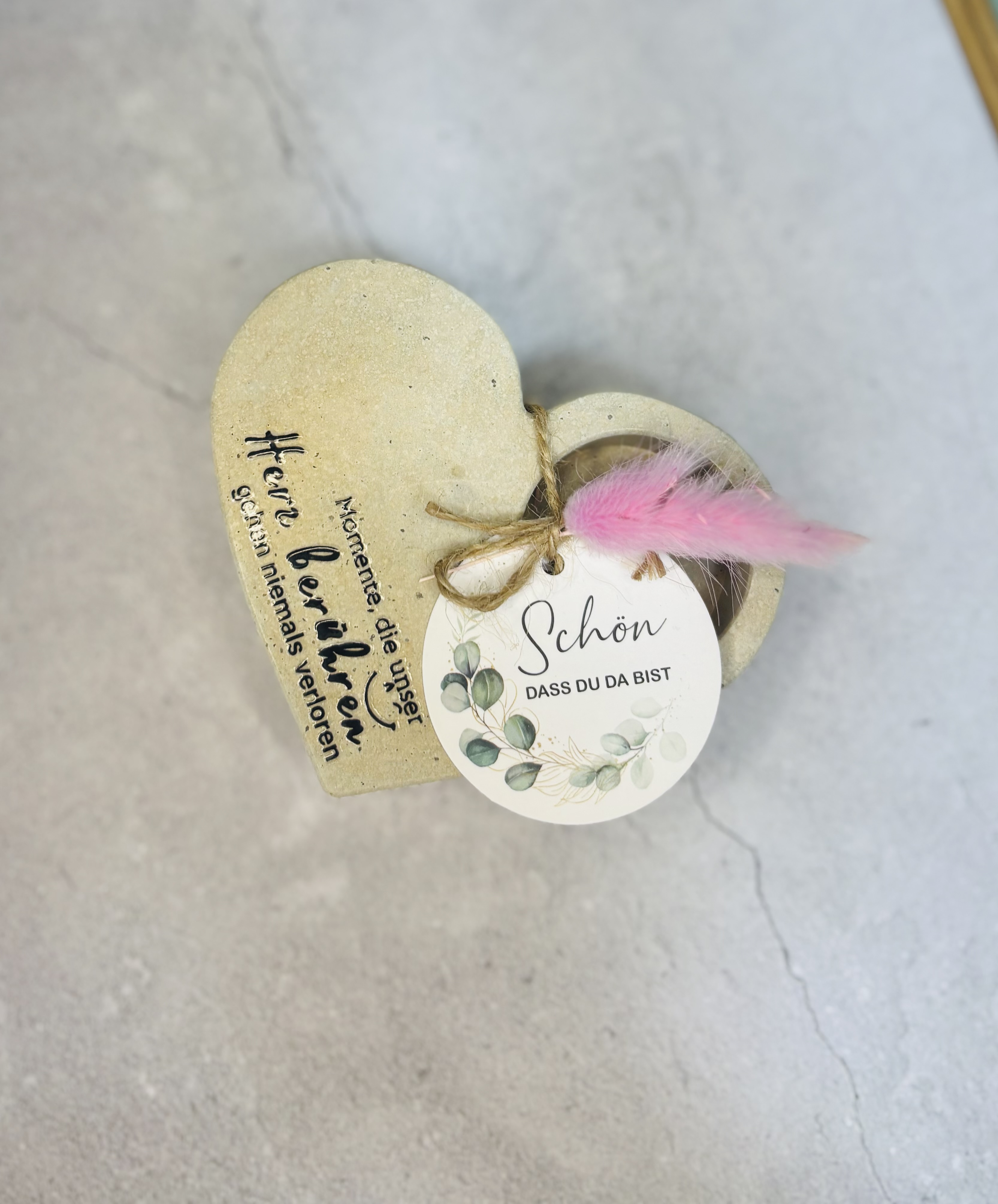 Herzförmige Gedenkdekoration