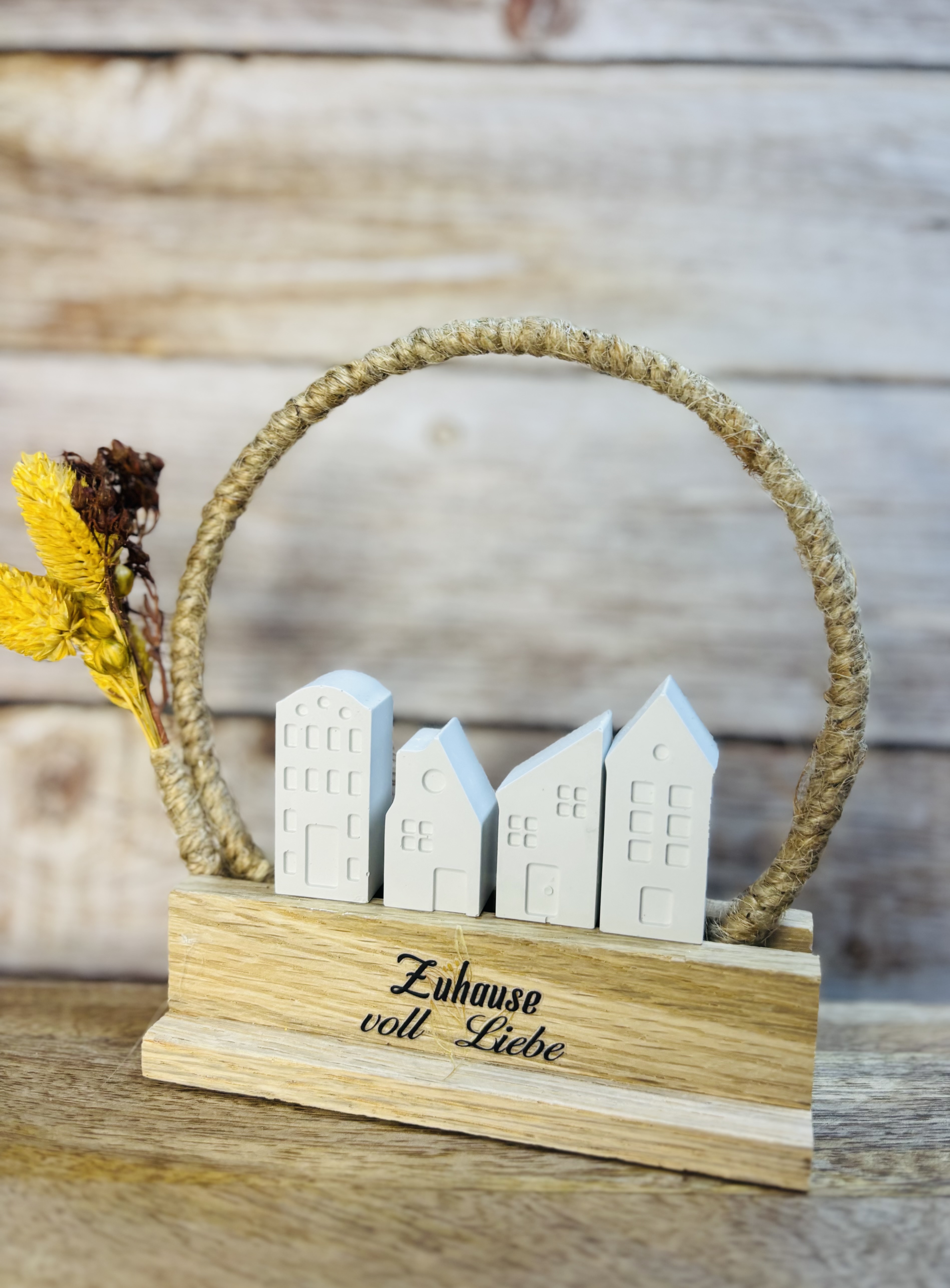 Dekoration 'Zuhause voll Liebe'