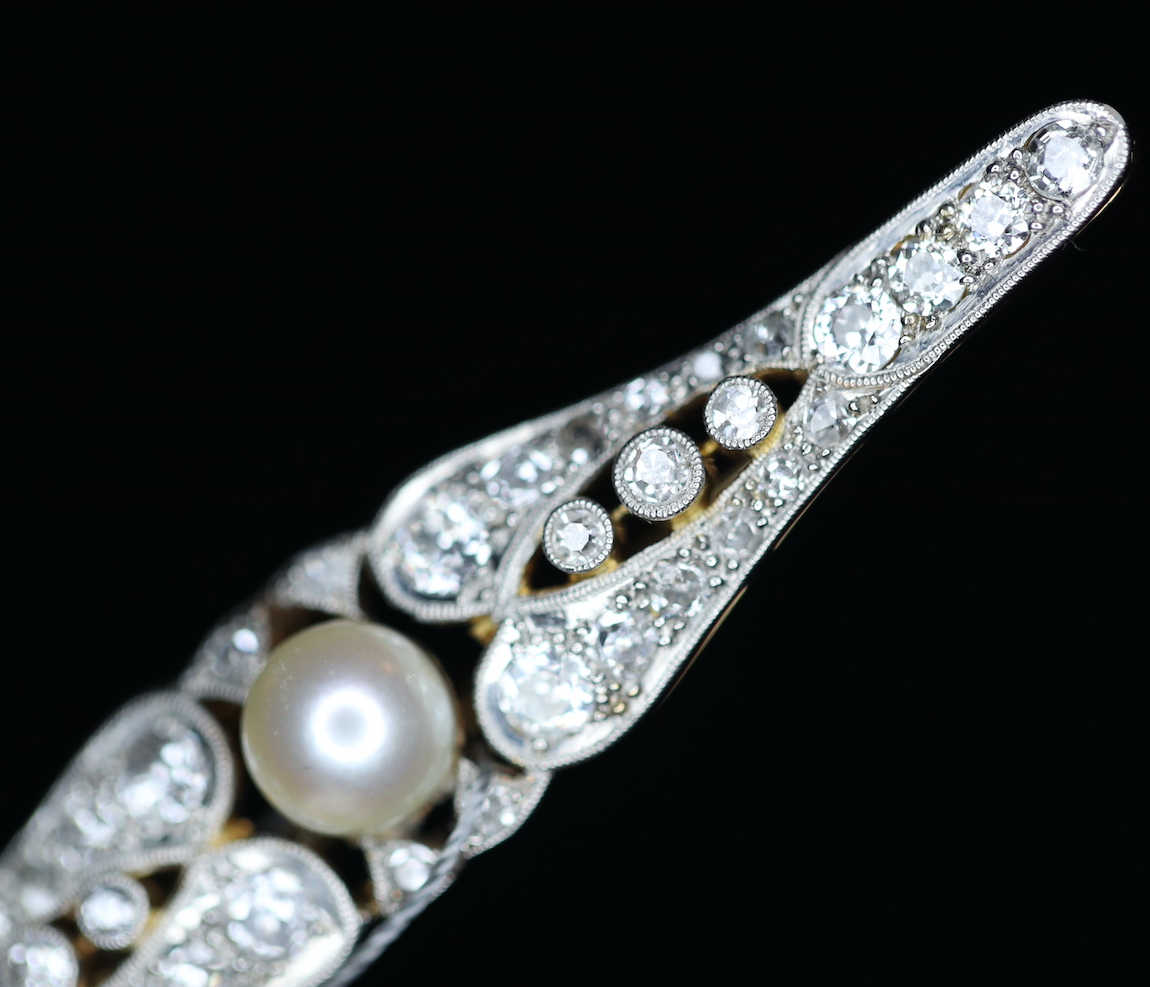 Art Deco geltono aukso ir platinos sagė su deimantais bei perlu