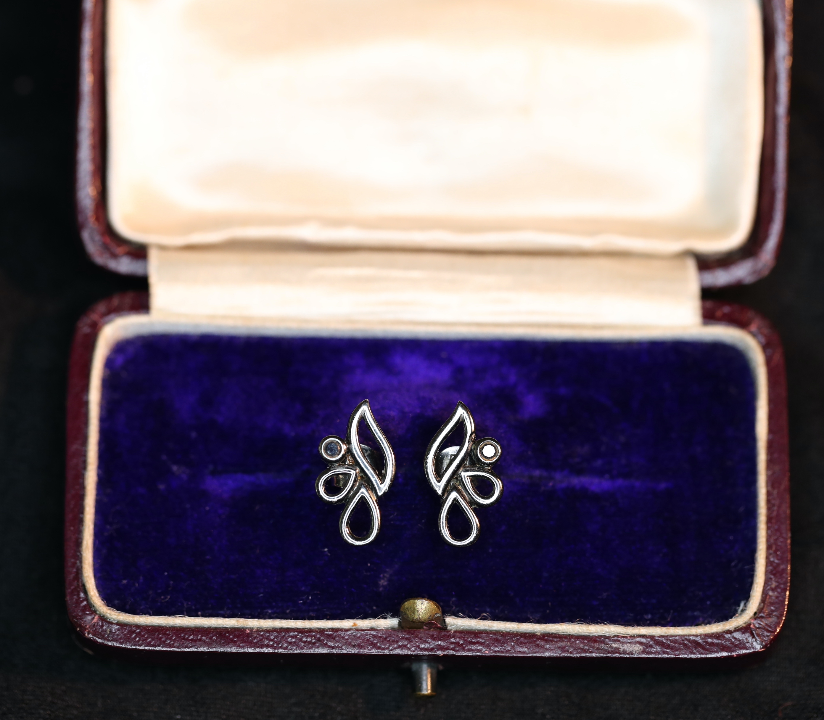 Juodinto sidabro auskarai