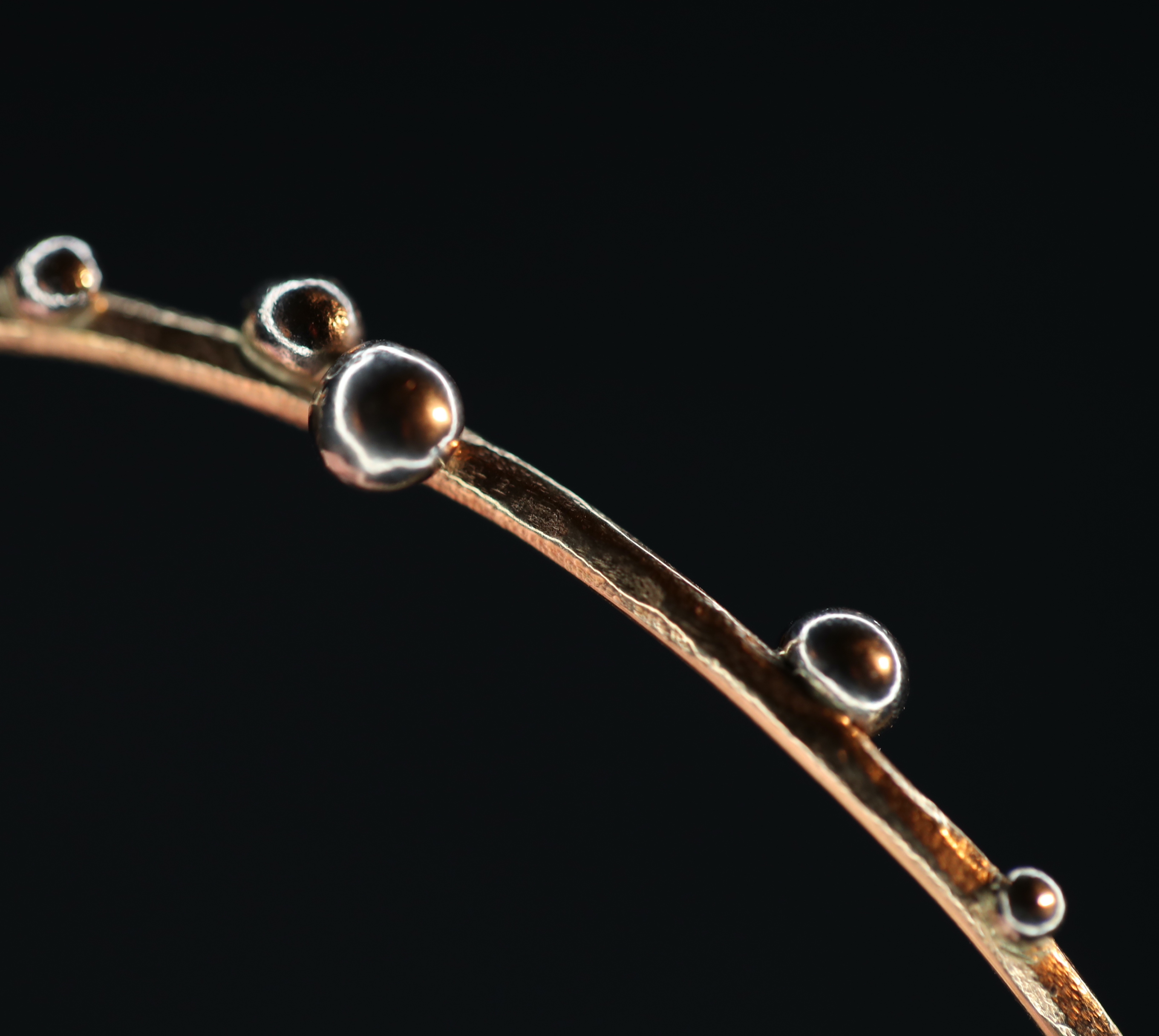 Geltono ir balto aukso apyrankė