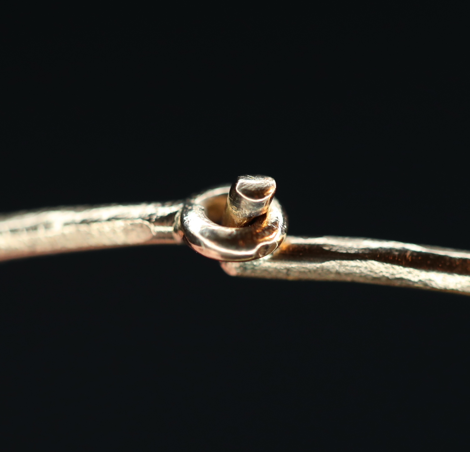 Geltono ir balto aukso apyrankė