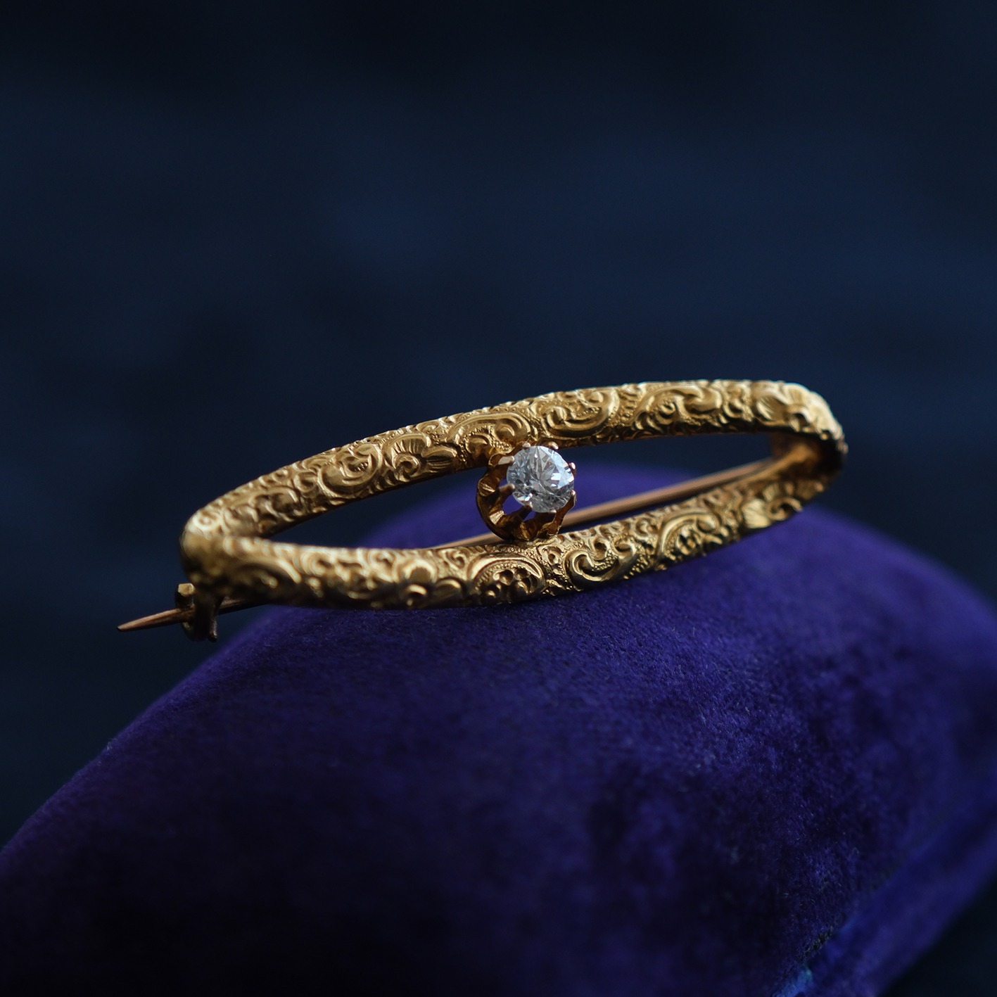 Viktorijos laikų aukso sagė su deimantu