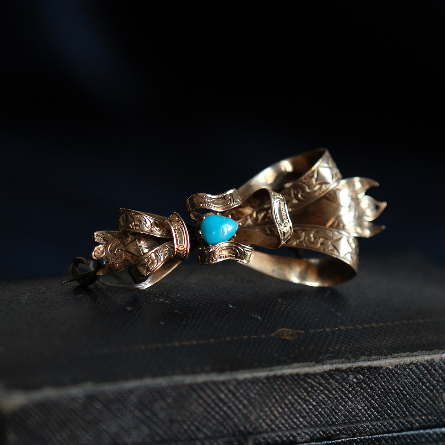 Kaspino formos aukso sagė su turkiu